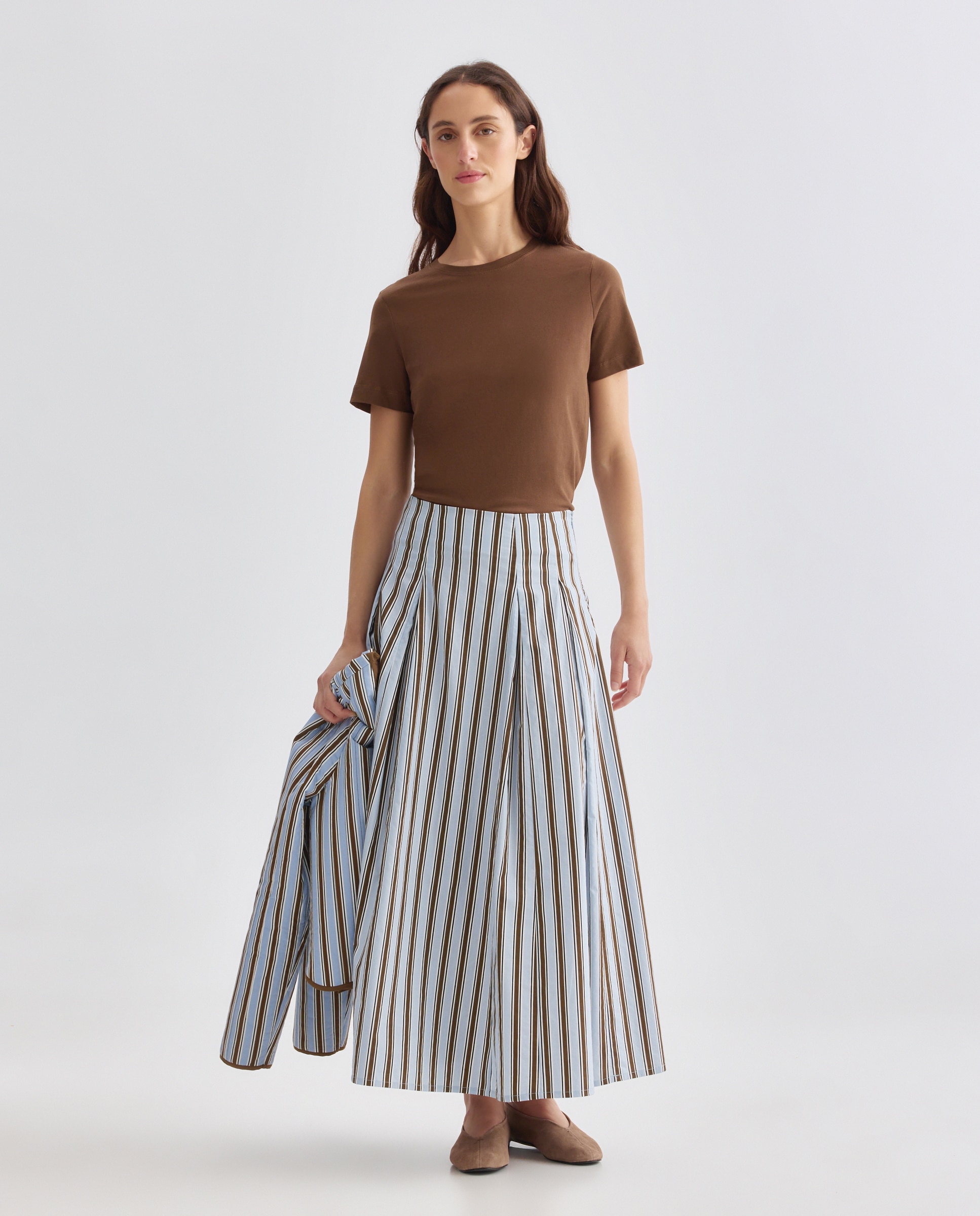 Imagen 0 de Falda de mujer de rayas con pliegues total look