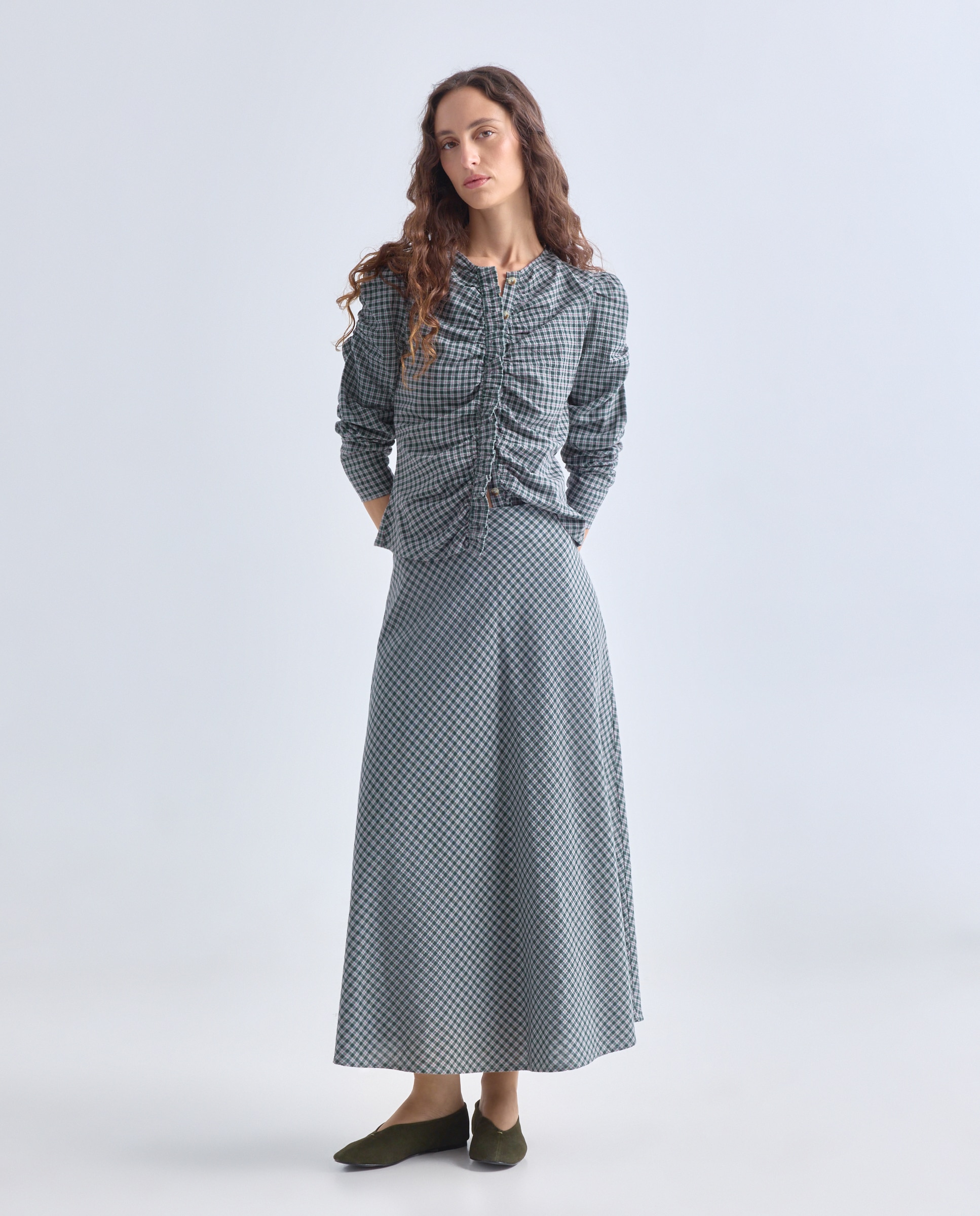 Imagen 0 de Falda de mujer de cuadros al bies total look