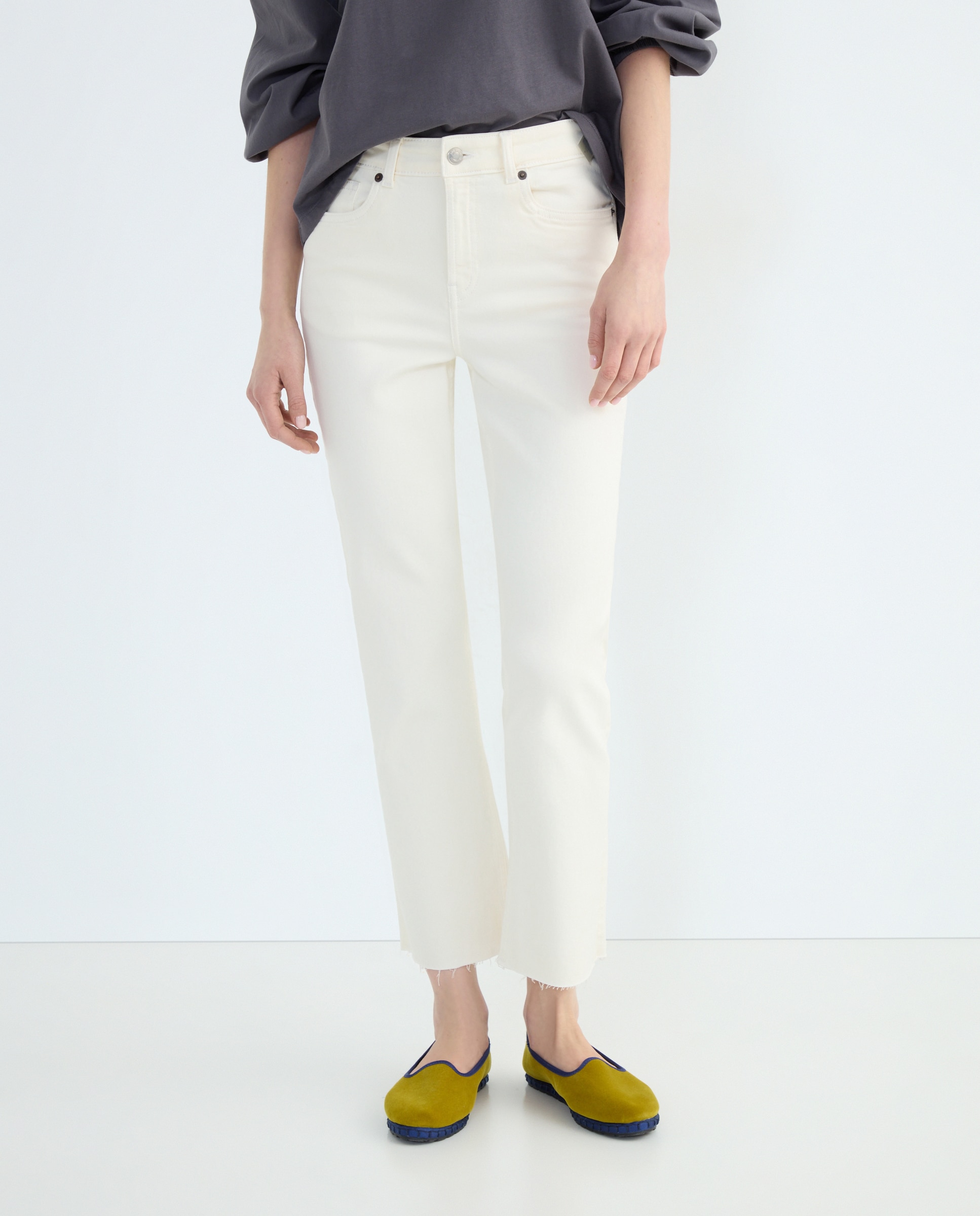 Pantalón cropped flare sarga de mujer Blanco roto-2