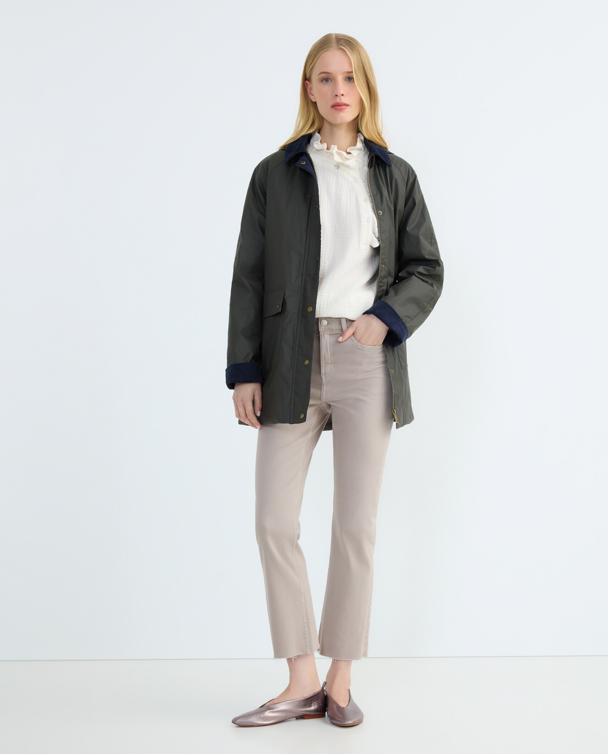 Pantalón cropped flare sarga de mujer Gris claro-1
