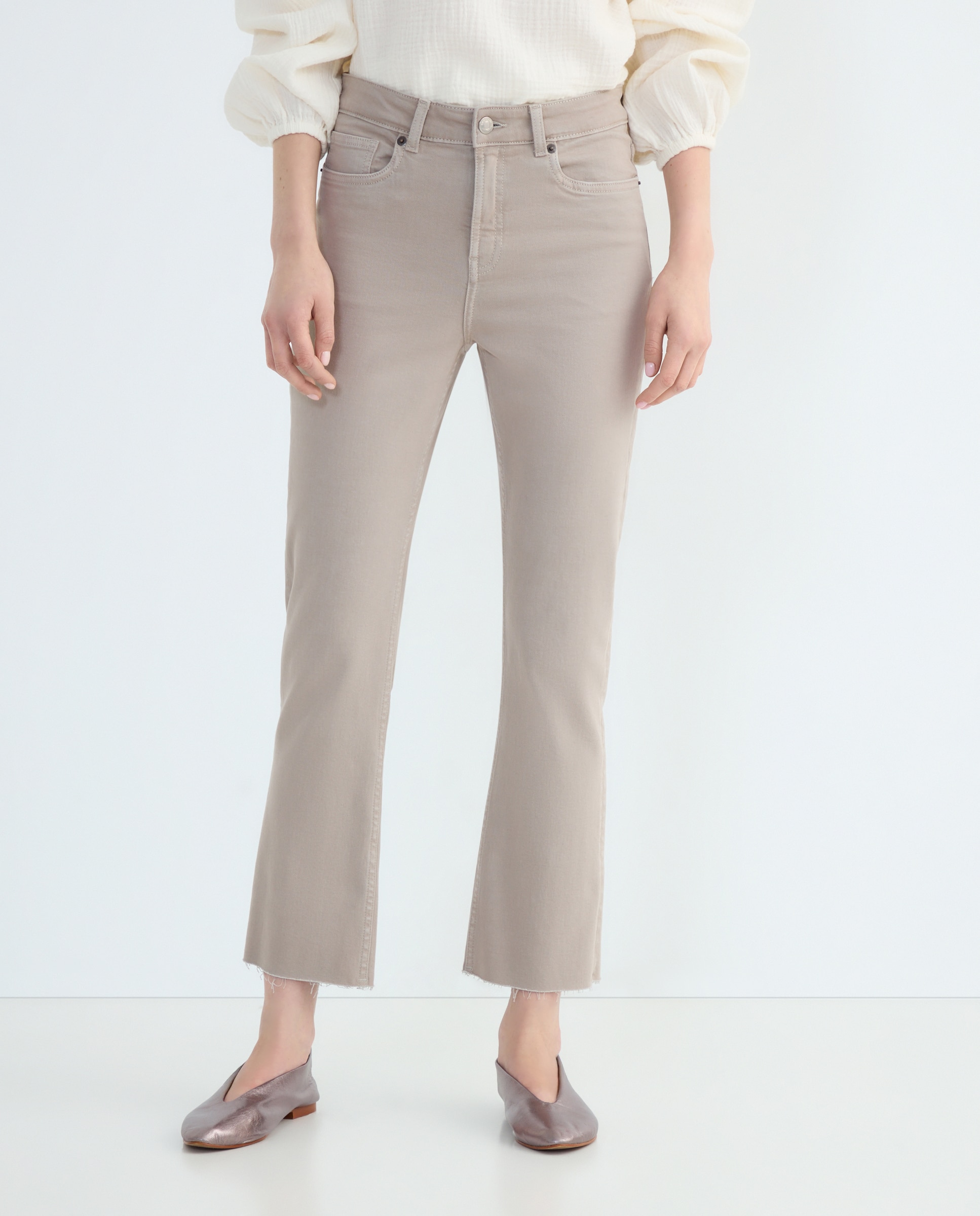 Pantalón cropped flare sarga de mujer Gris claro-2