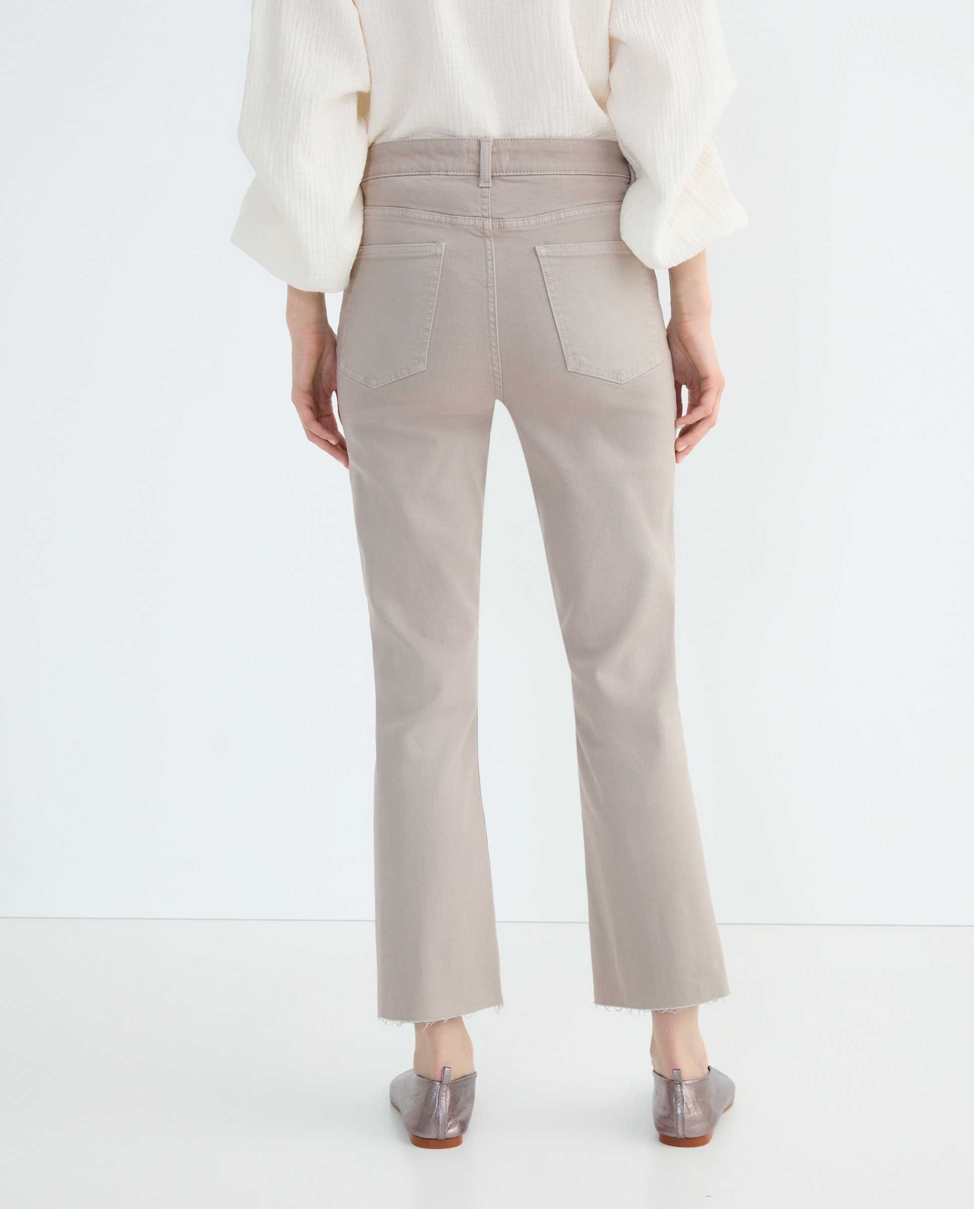Pantalón cropped flare sarga de mujer Gris claro-3