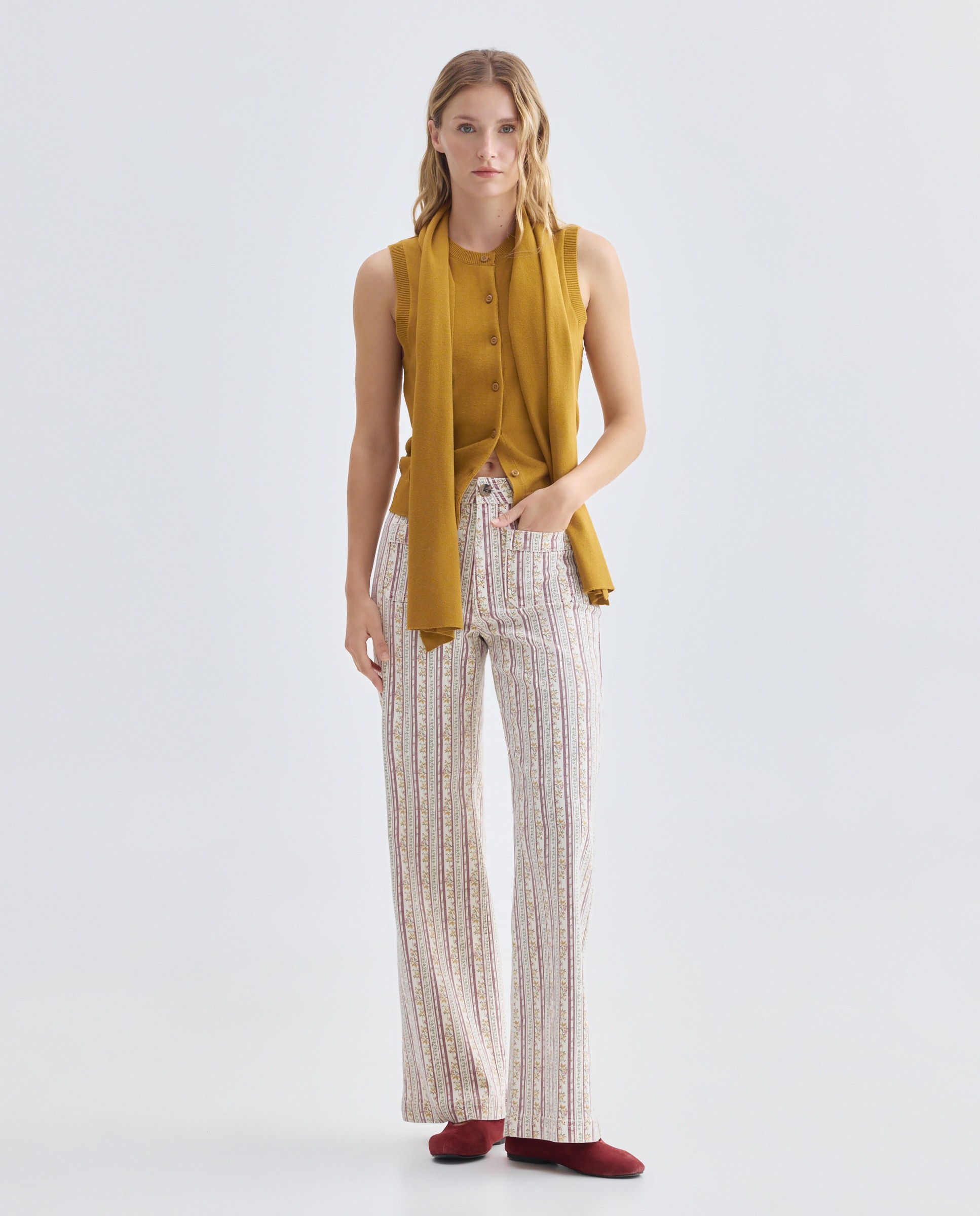 Imagen 0 de Pantalón de mujer wide-leg con bolsillos estampado
