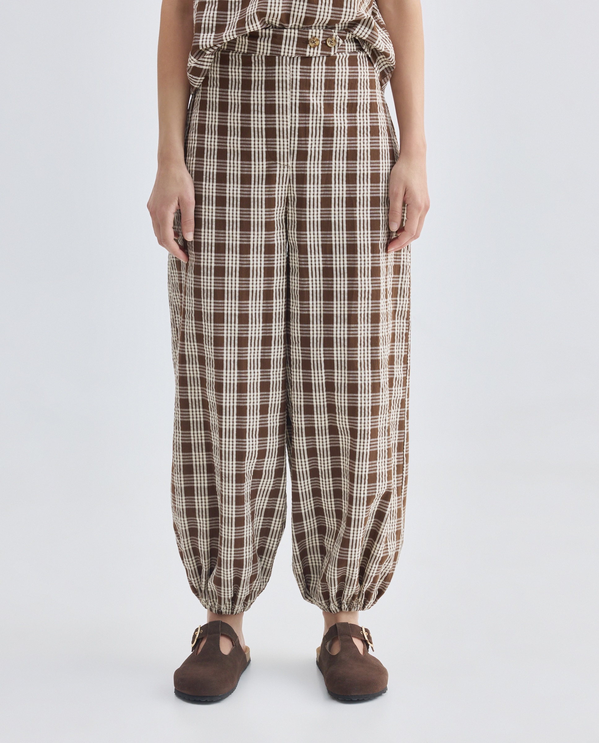 Pantalon de mujer bombacho de cuadros total look Marrón-2