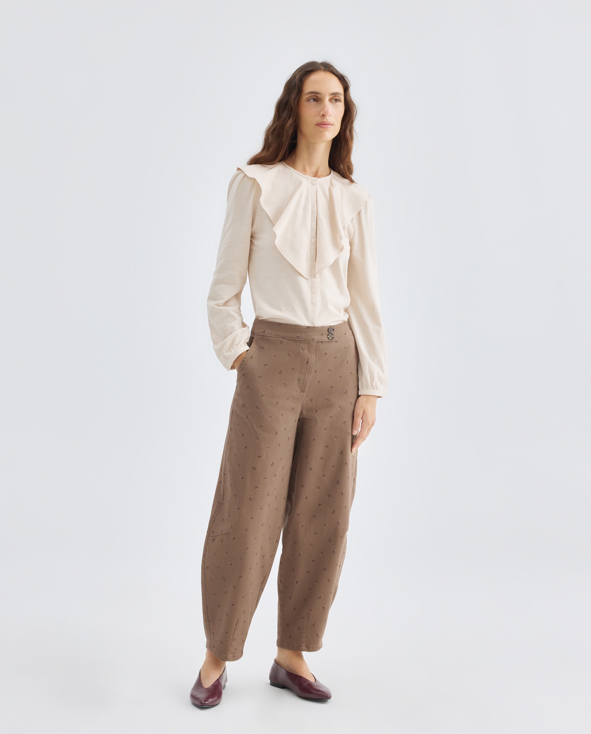 Imagen 0 de Pantalón de mujer de flores estampado barrel
