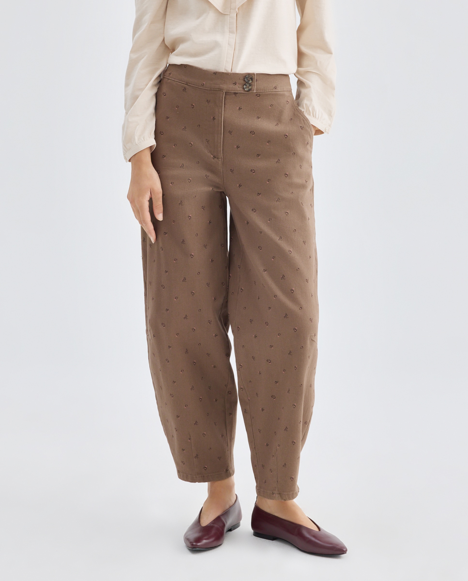 Pantalón de mujer de flores estampado barrel Marrón-2