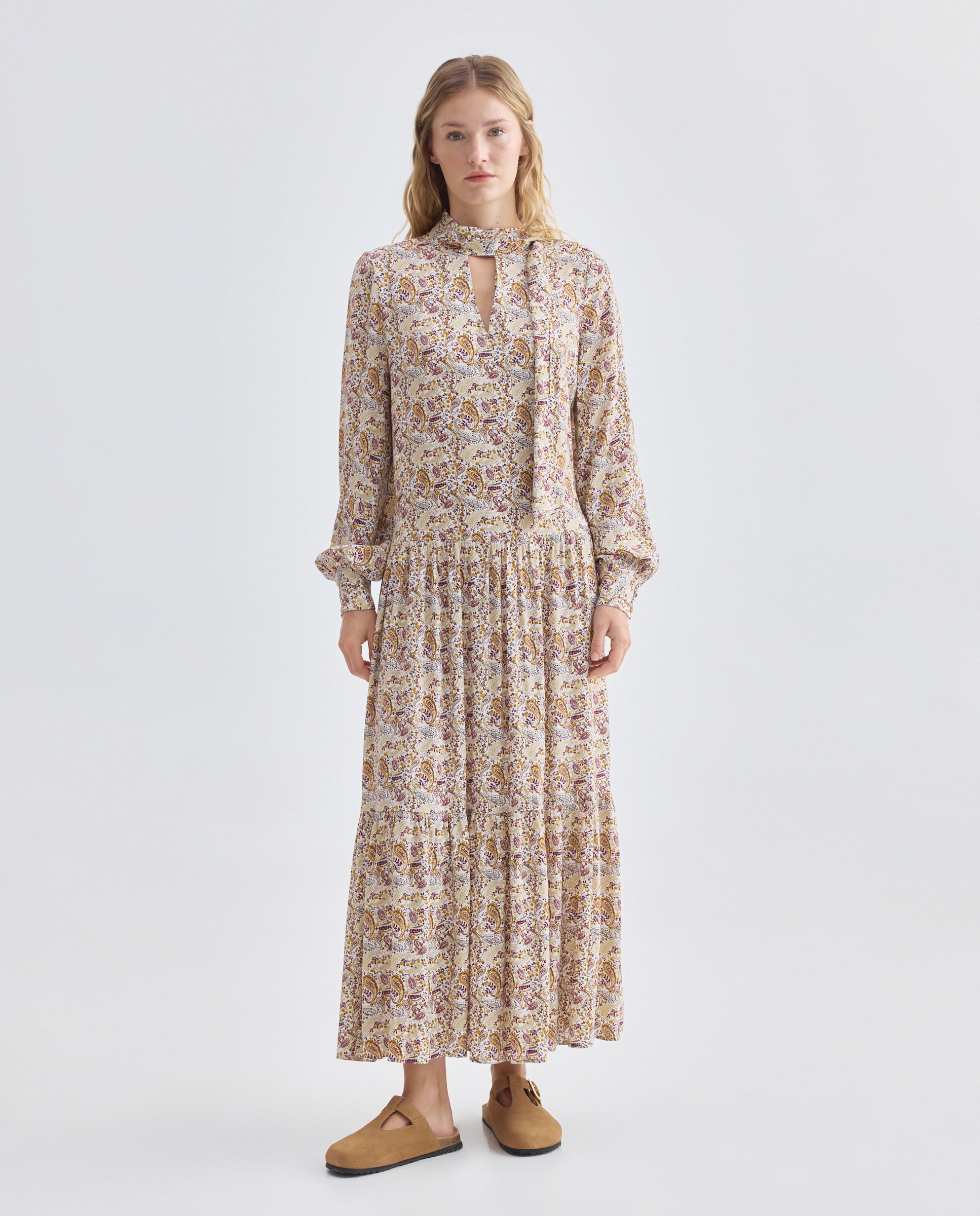 Imagen 0 de Vestido de mujer estampado paisley con lazada