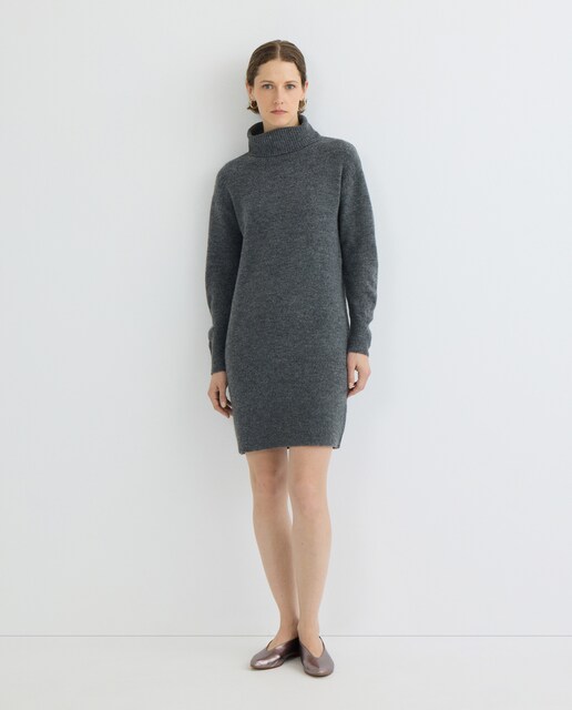 Imagen 0 de Vestido de mujer de punto corto manga larga