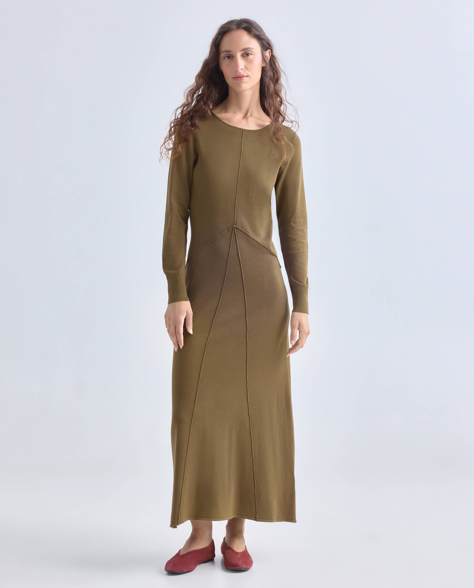 Imagen 0 de Vestido de punto de mujer evase con cortes
