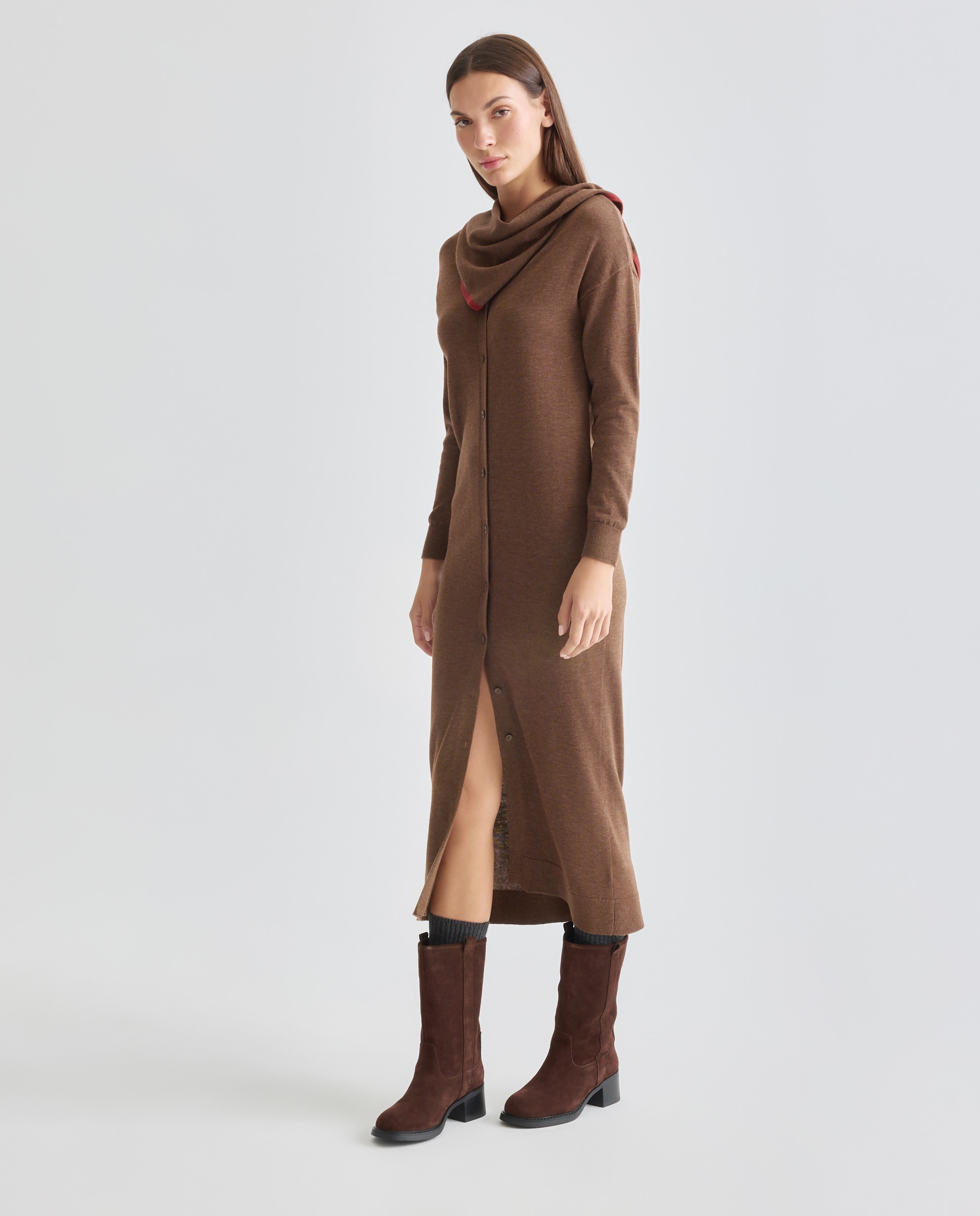 Imagen 0 de Vestido de punto de mujer abotonado con pañuelo