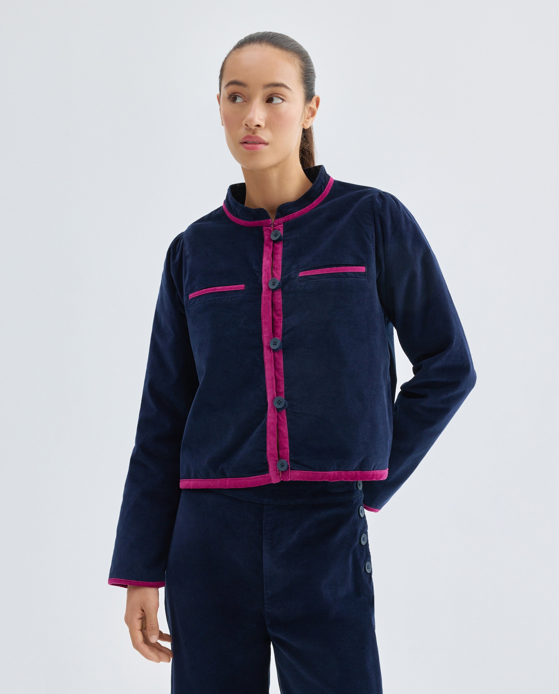 Imagen 0 de Chaqueta de mujer de pana total look