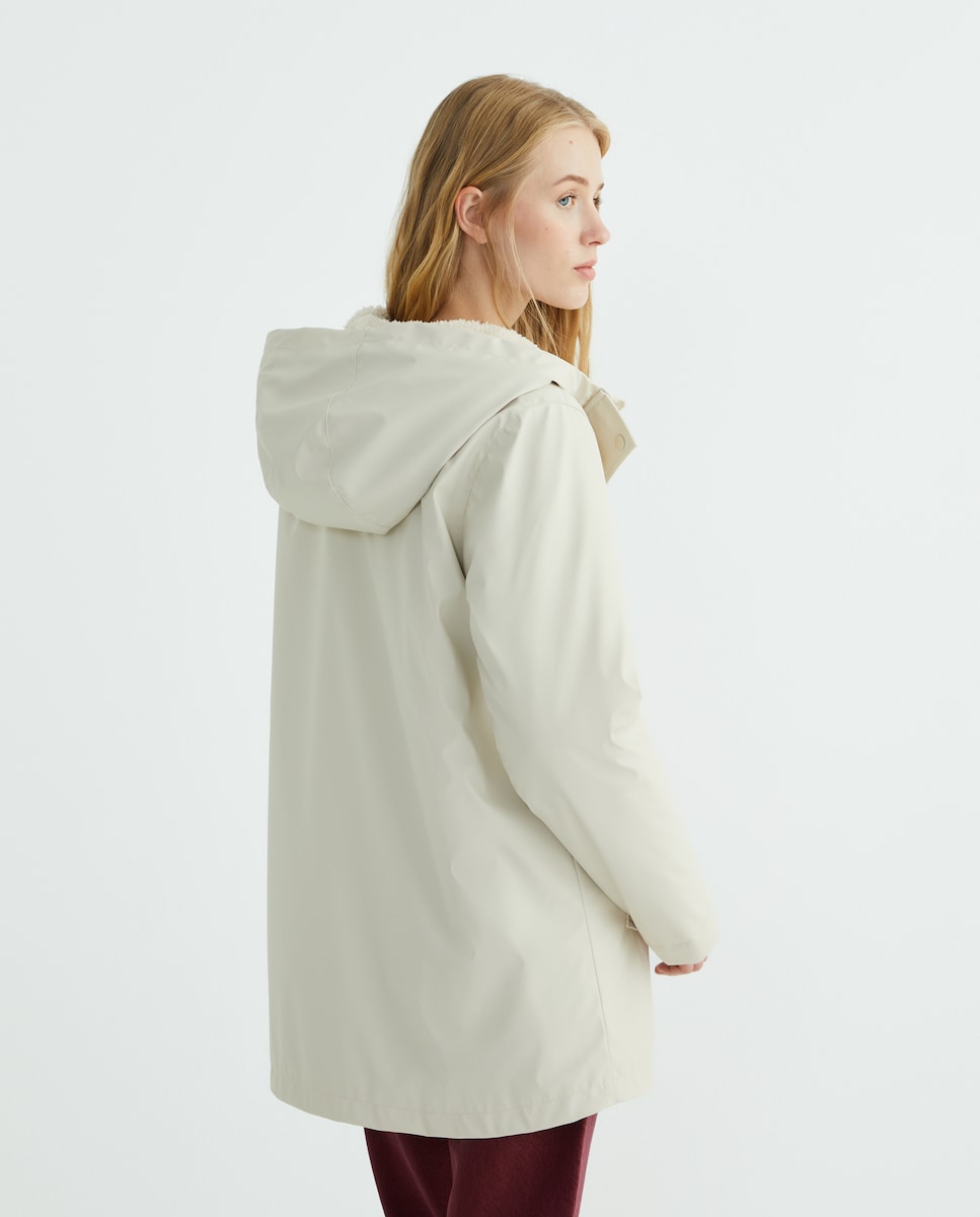 Chubasquero de mujer engomado con capucha Visón claro-3