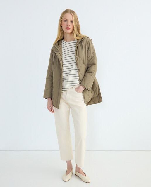 Imagen 0 de Parka corta de mujer acolchada con capucha