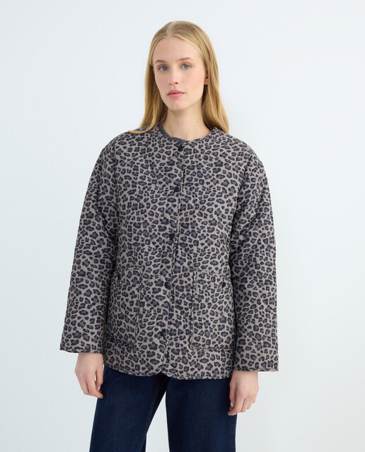 Imagen 0 de Parka corta de mujer acolchada animal print