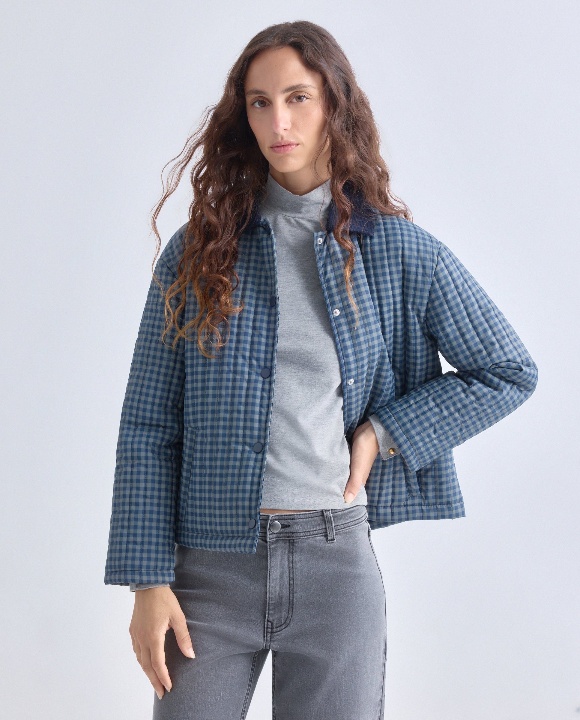 Imagen 0 de Chaqueta de mujer acolchado vertical de cuadros con pañoleta