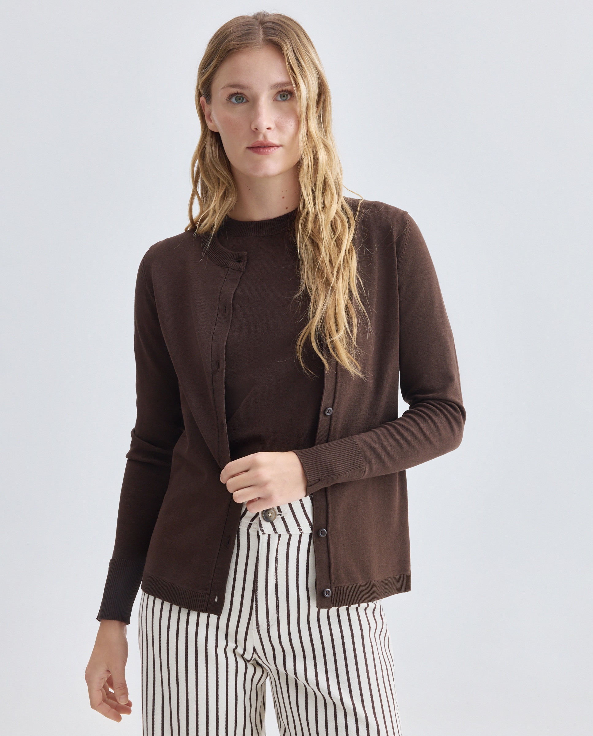 Imagen 0 de Cardigan básico de mujer cuello caja