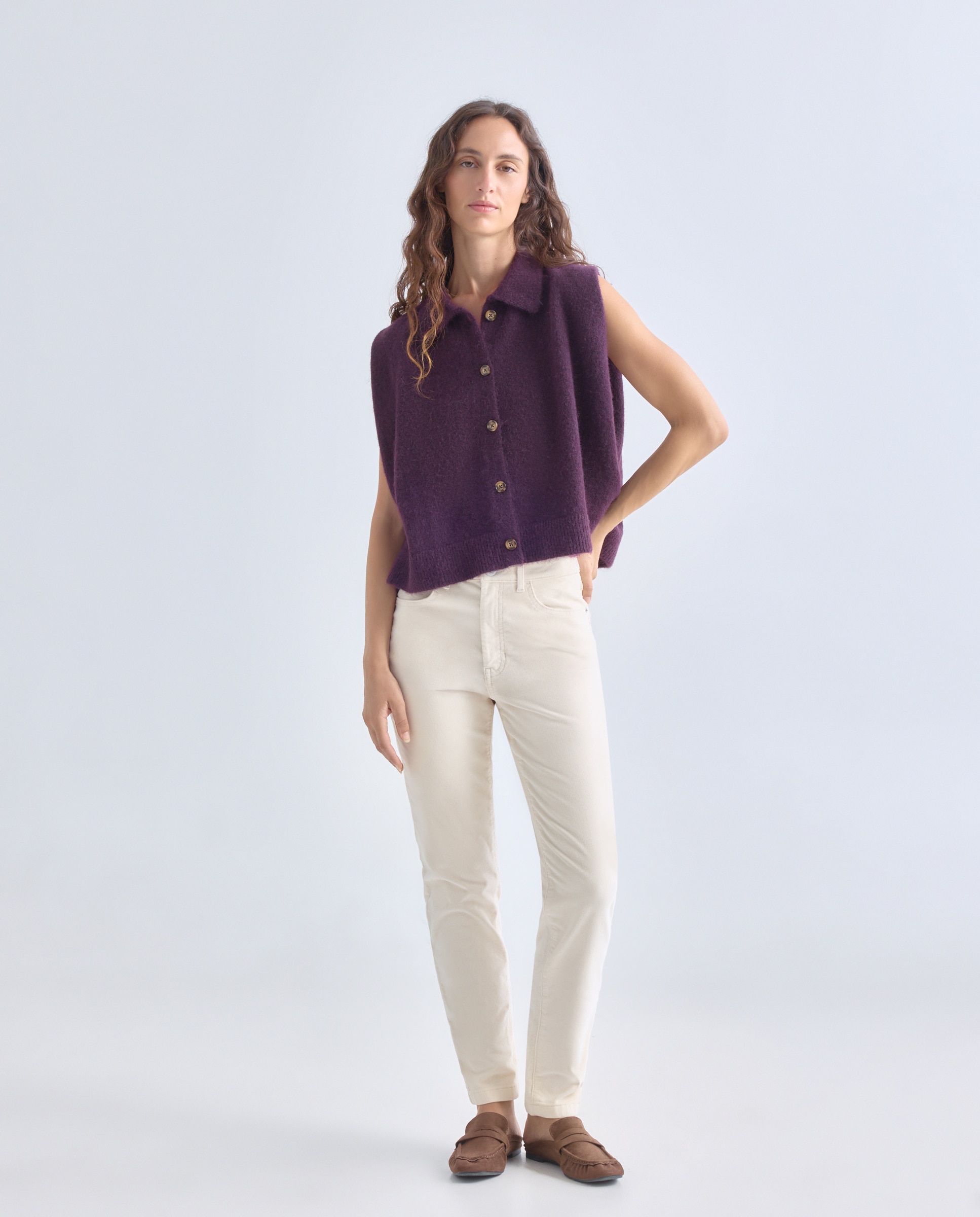 Chaleco de mujer cuello polo abotonado con hombrera Morado-2