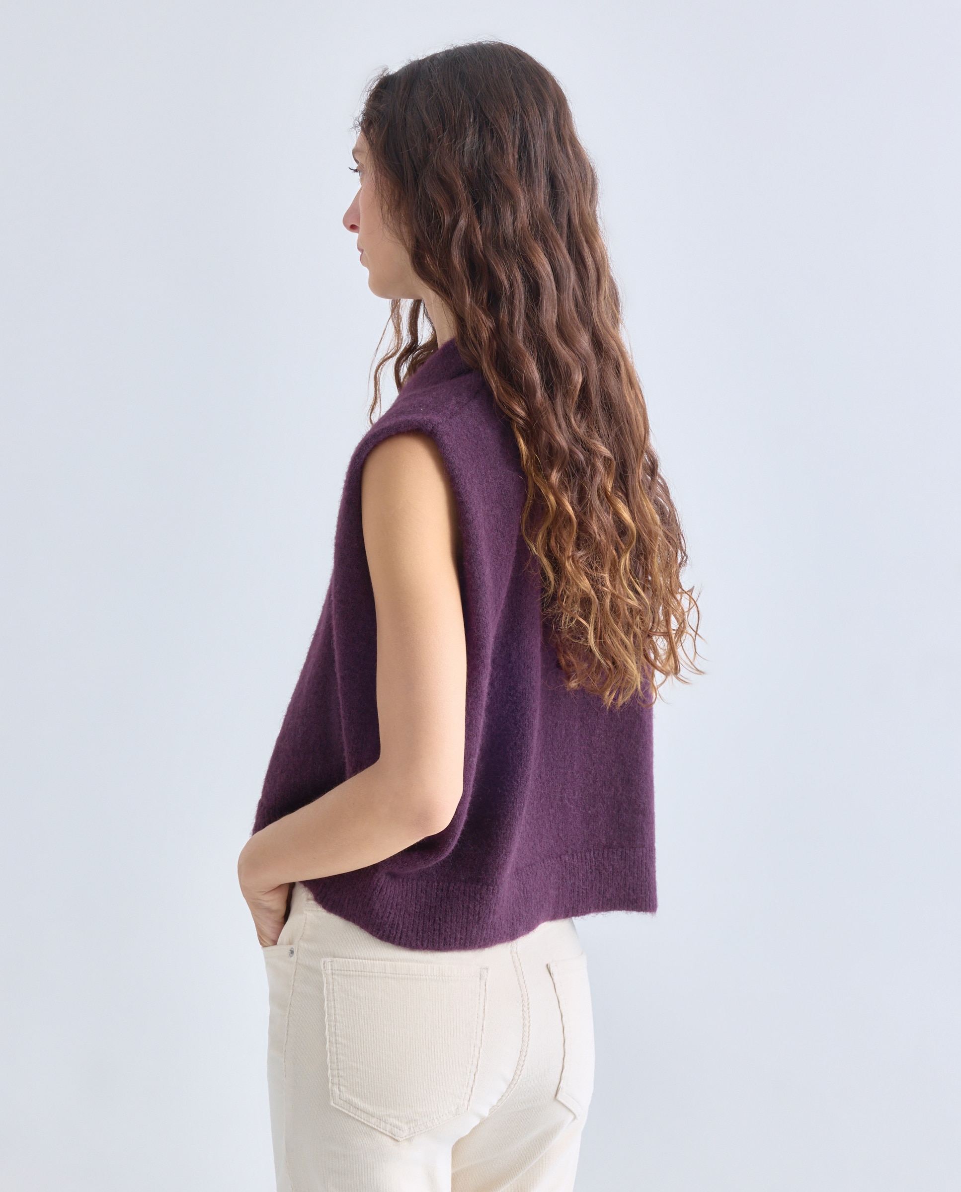 Chaleco de mujer cuello polo abotonado con hombrera Morado-3