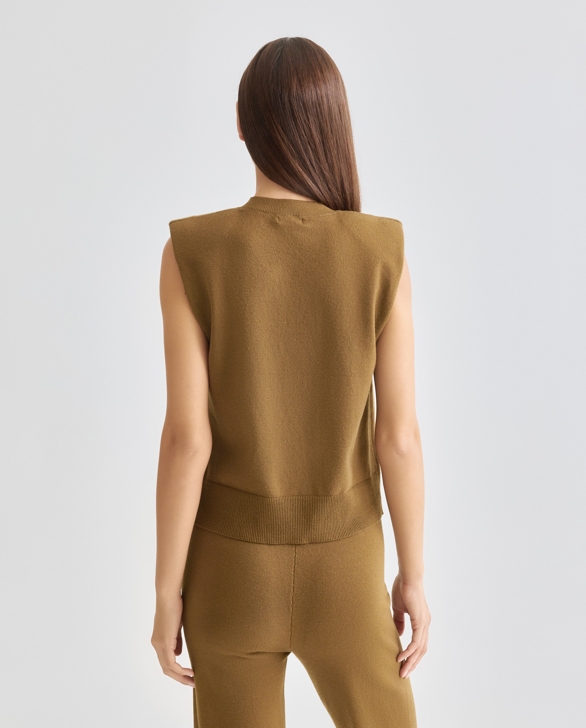 Chaleco de mujer cuello caja y hombreras 520 Kaki-3