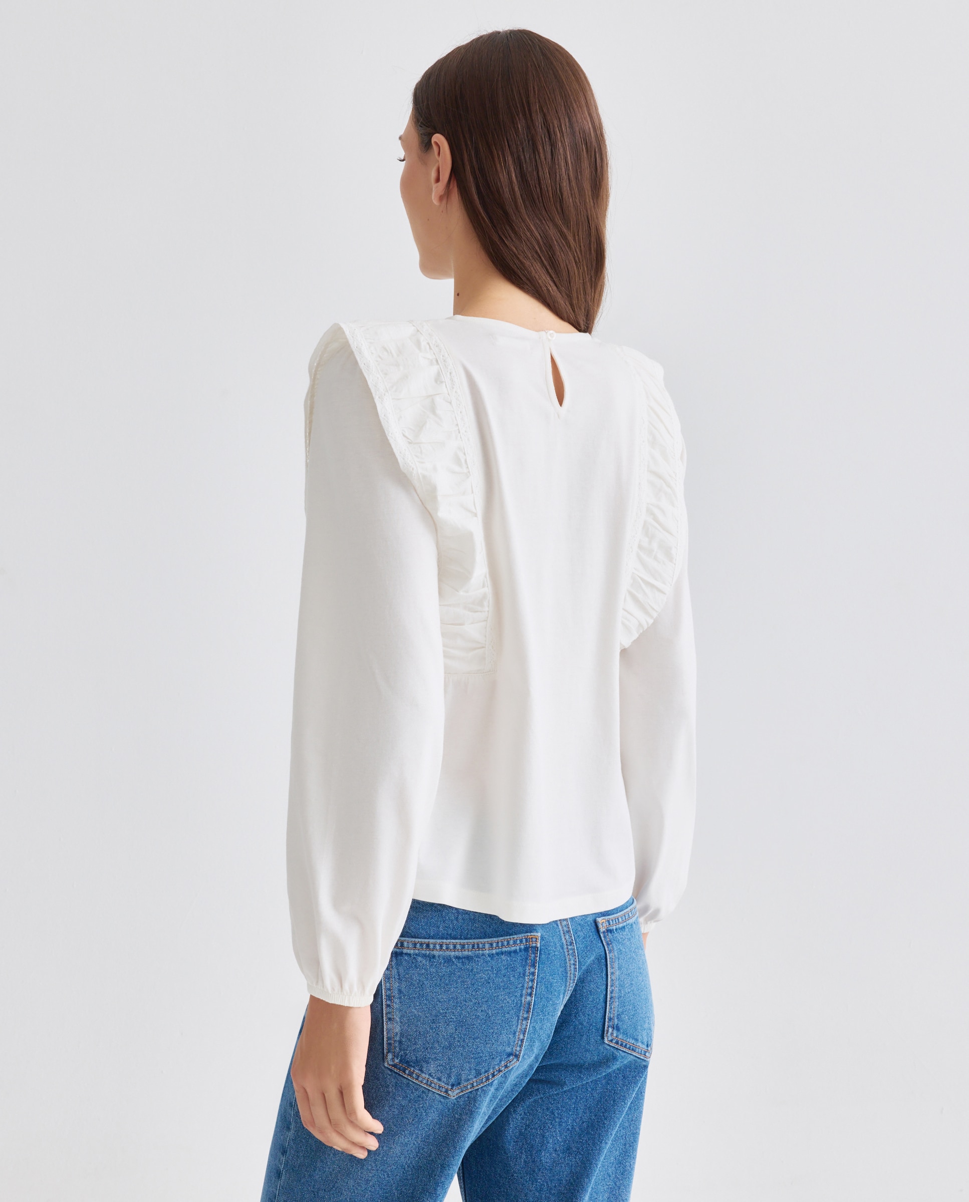 Camiseta de mujer cuello caja con detalle fruncido 120 Crudo-2