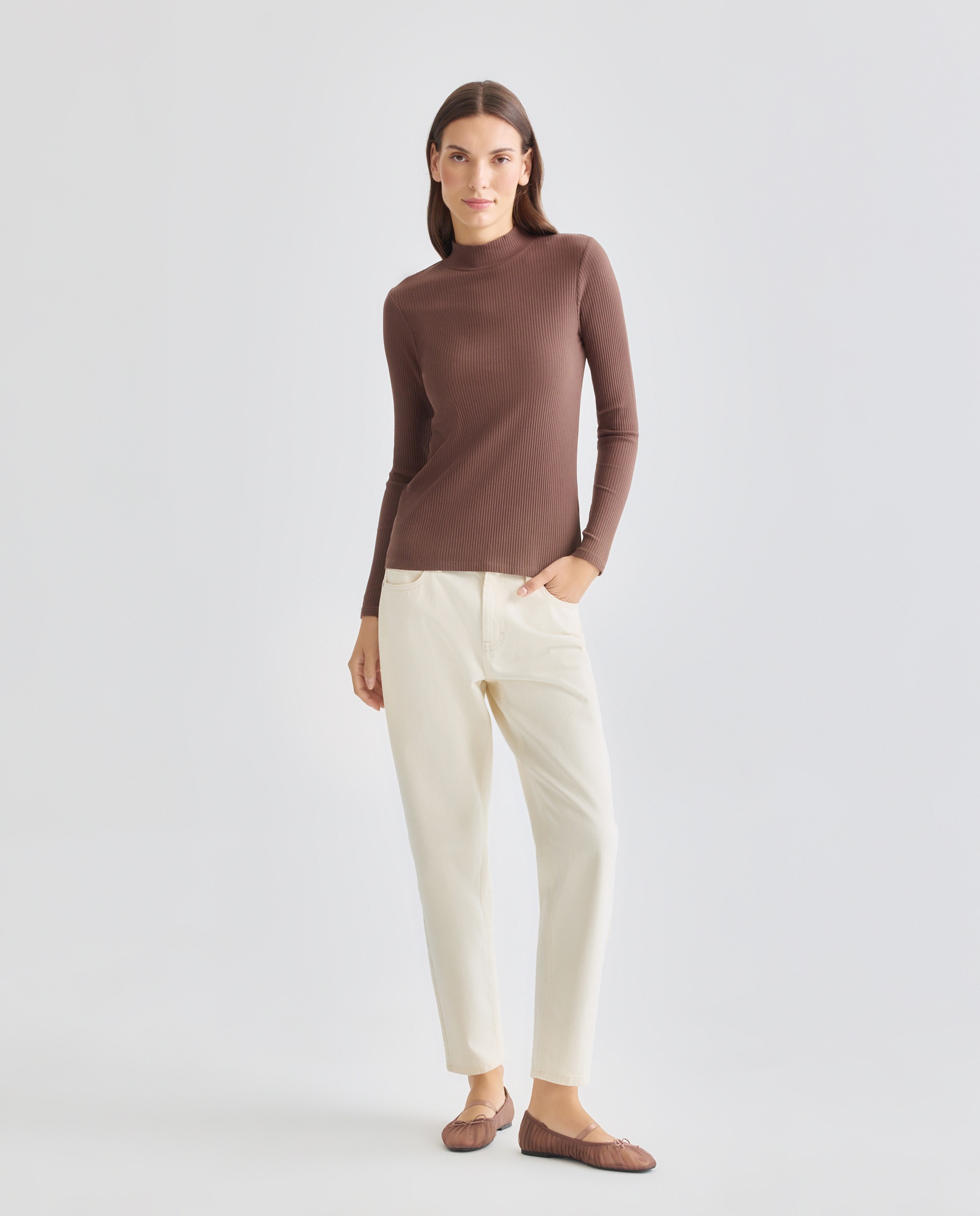 Camiseta básica de mujer cuello perkins canalé Marrón-2
