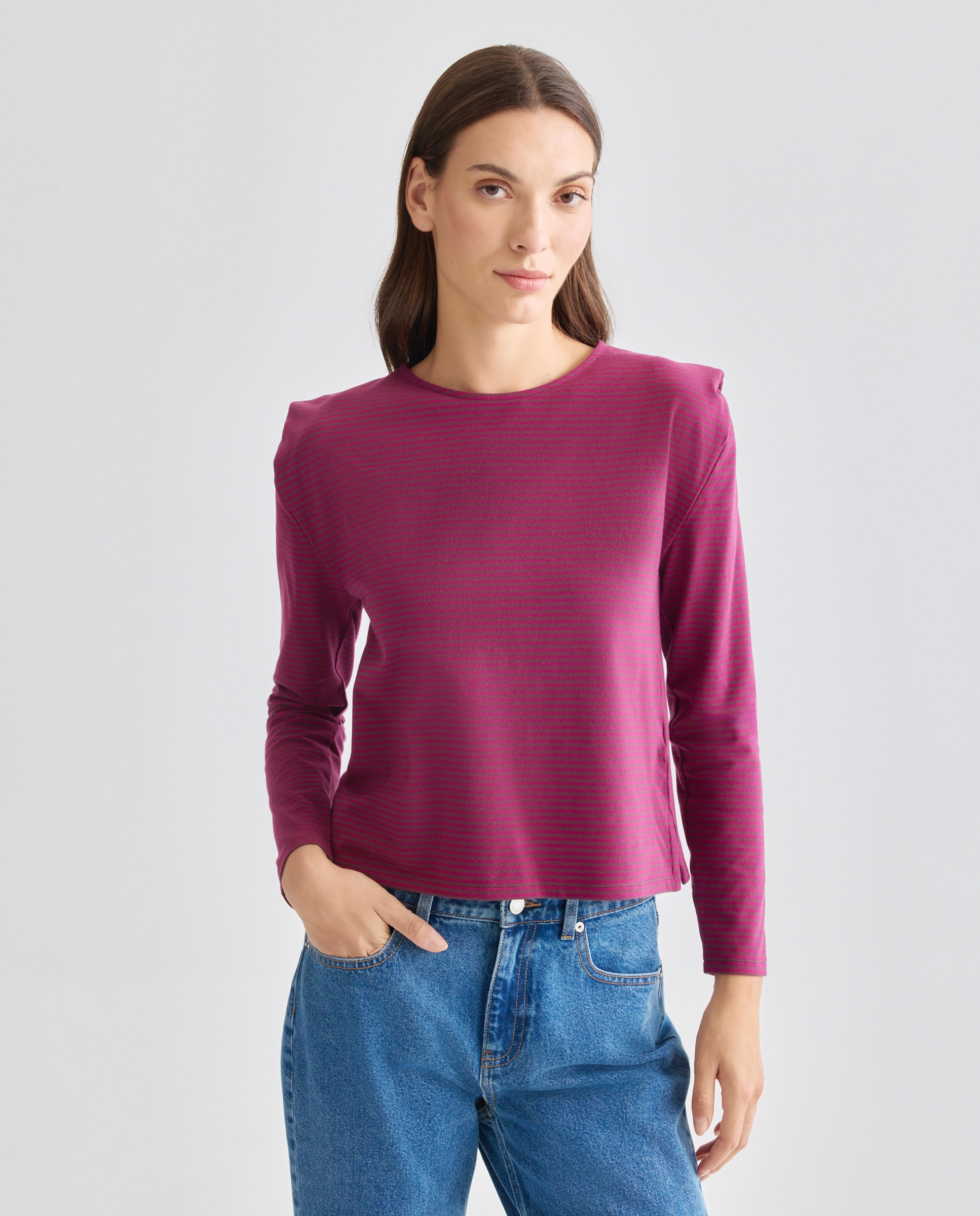 Imagen 0 de Camiseta de mujer cuello caja y hombreras