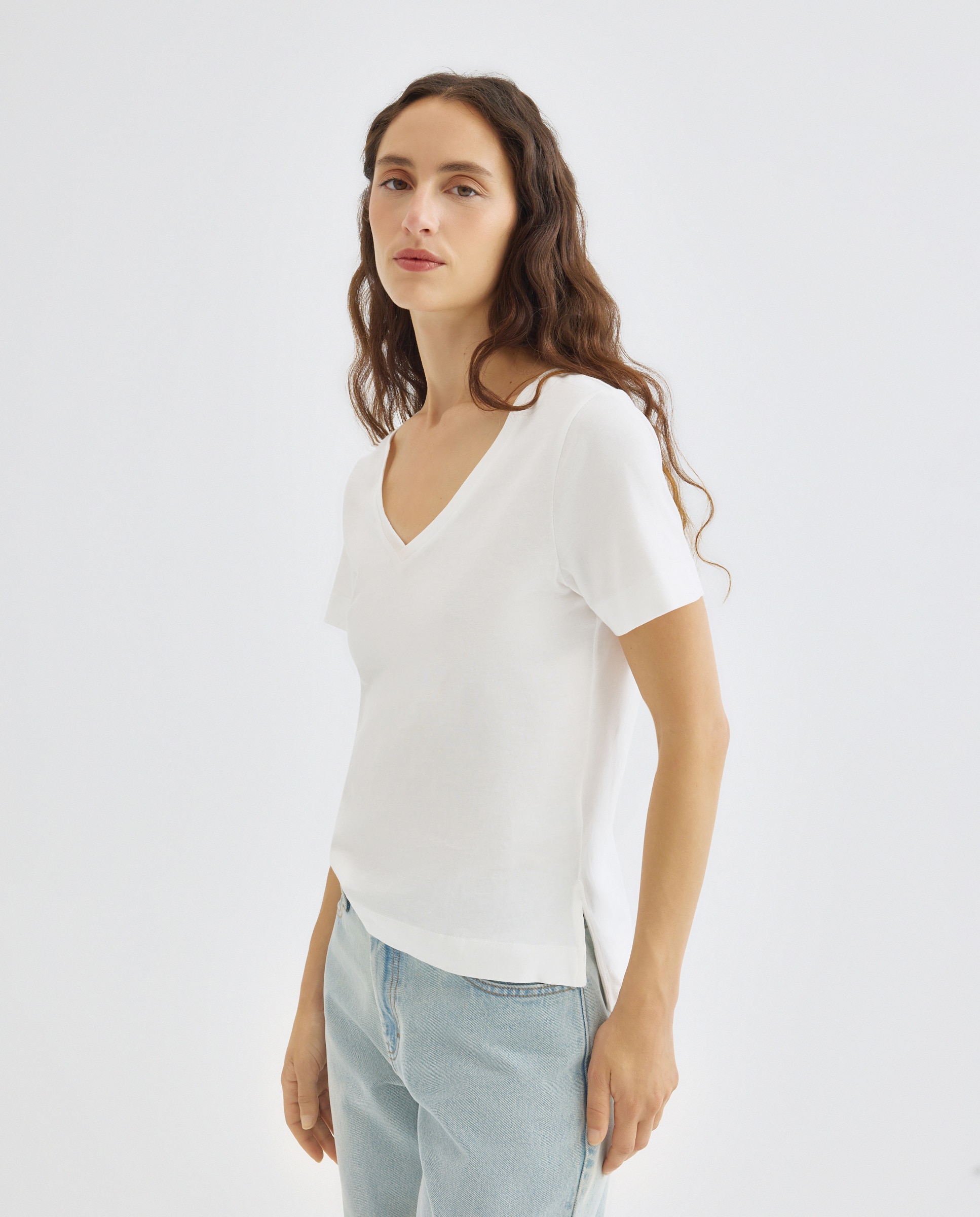 Imagen 0 de Camiseta básica de mujer cuello pico
