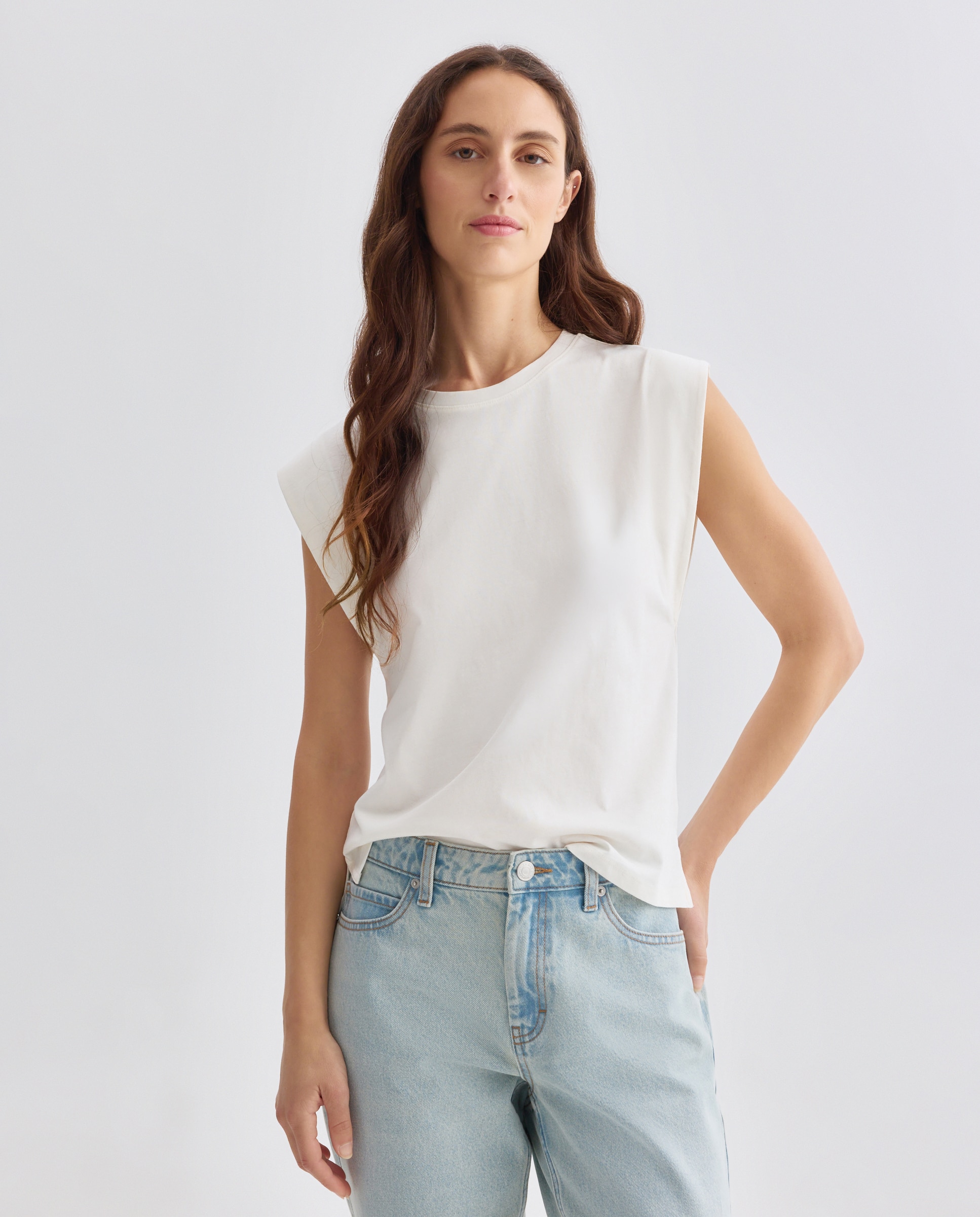 Imagen 0 de Camiseta de mujer cuello caja hombrera