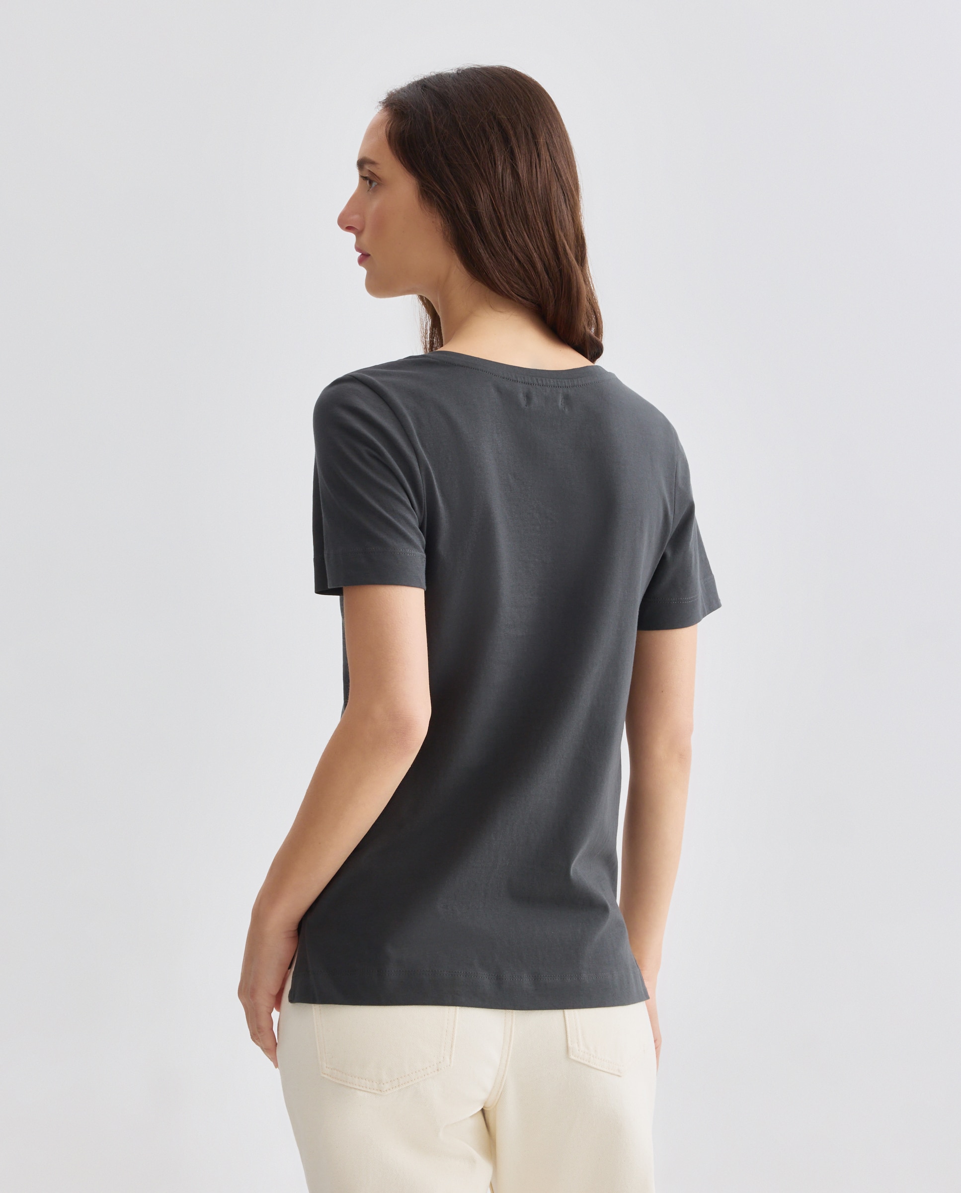 Camiseta básica de mujer cuello pico 830 Antracita-3