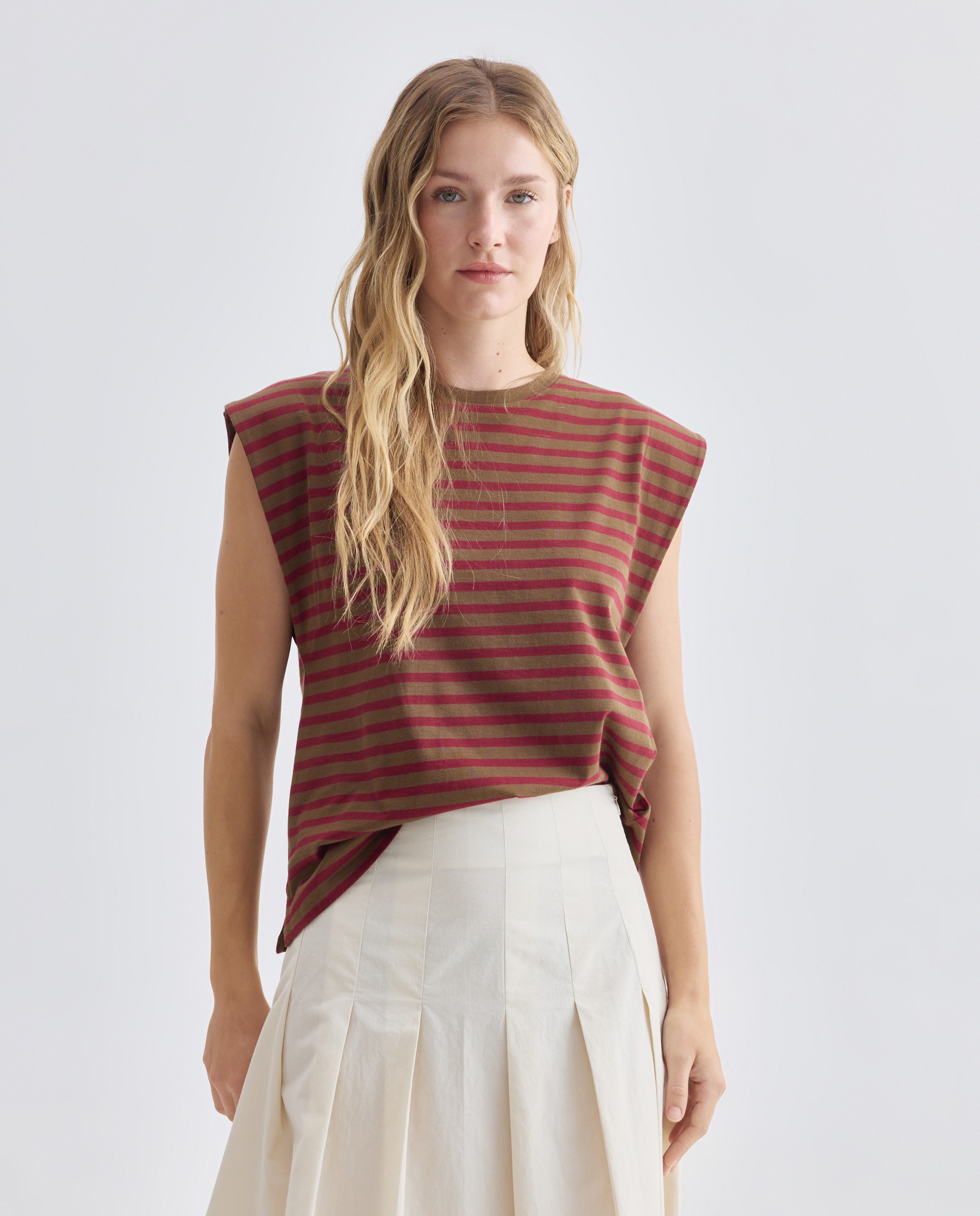 Imagen 0 de Camiseta de mujer cuello caja rayas hombrera