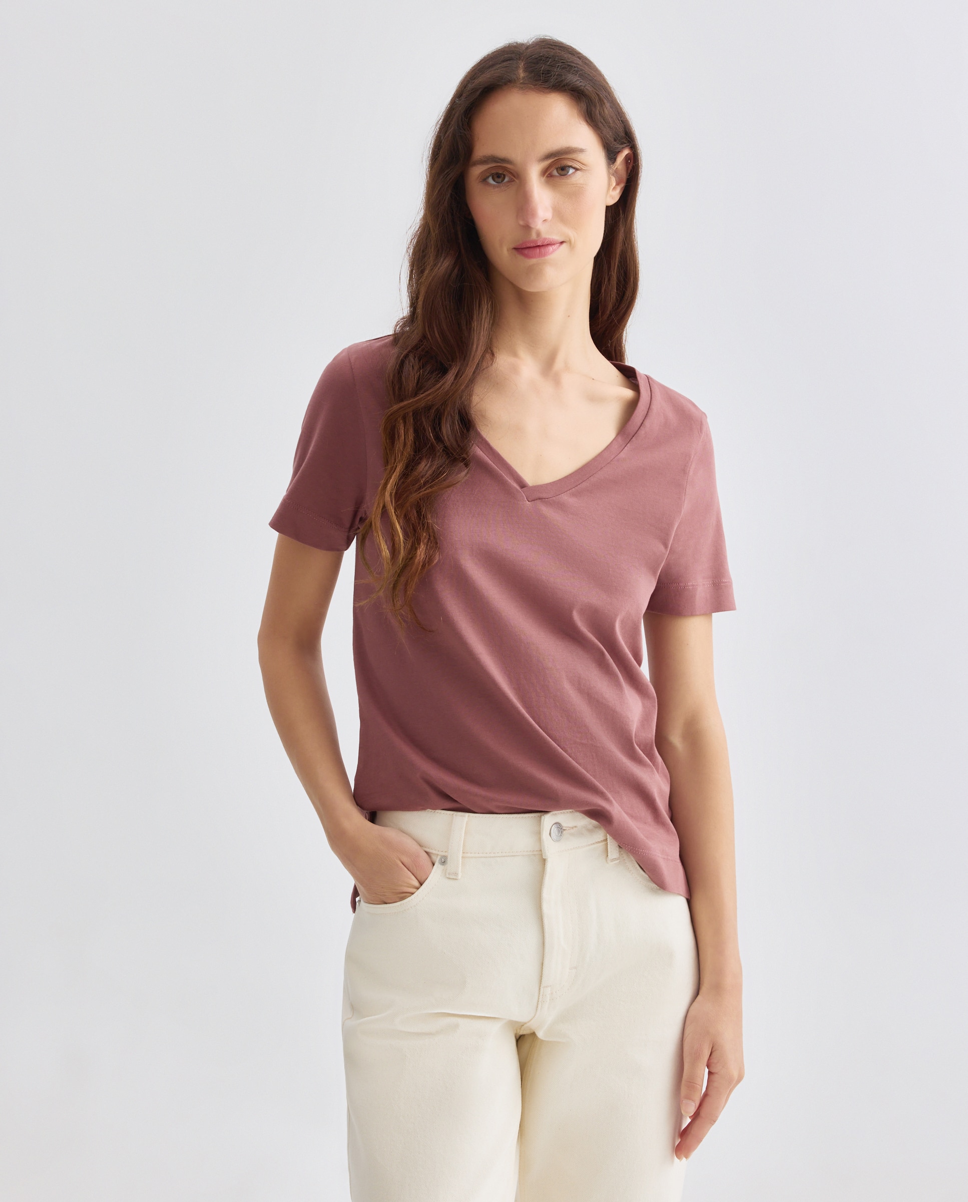 Imagen 0 de Camiseta básica de mujer cuello pico