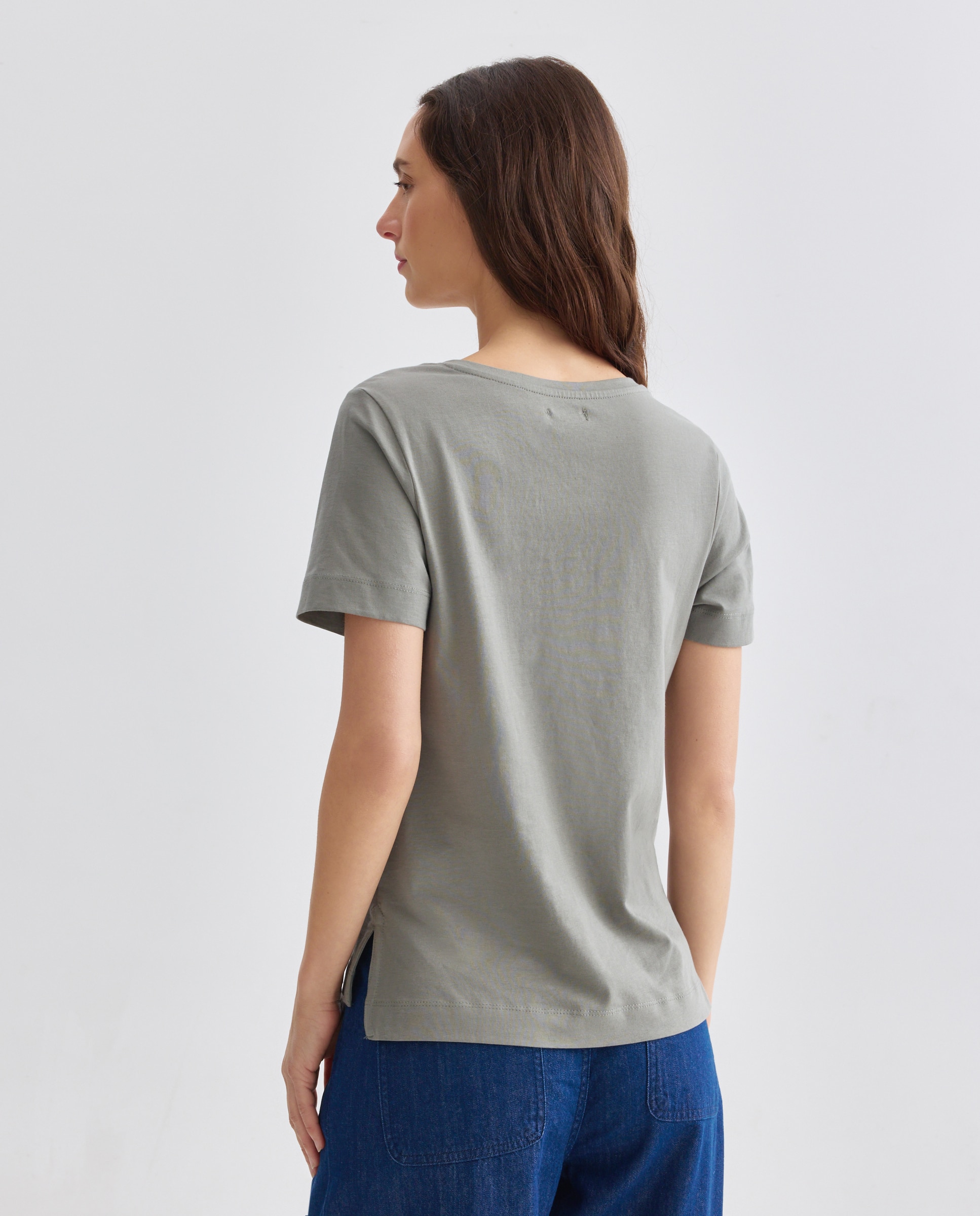 Camiseta básica de mujer cuello pico 560 Oliva-3