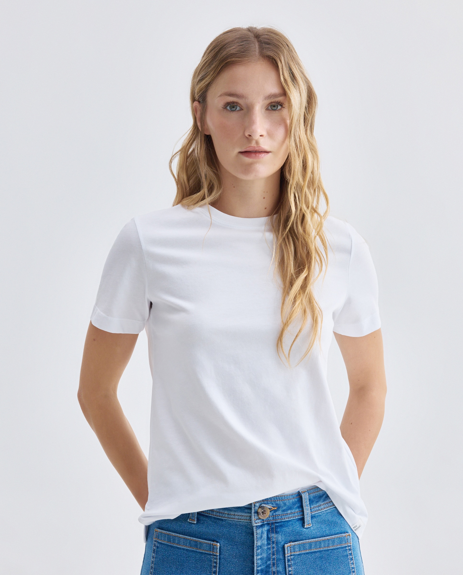 Imagen 0 de Camiseta básica de mujer cuello caja
