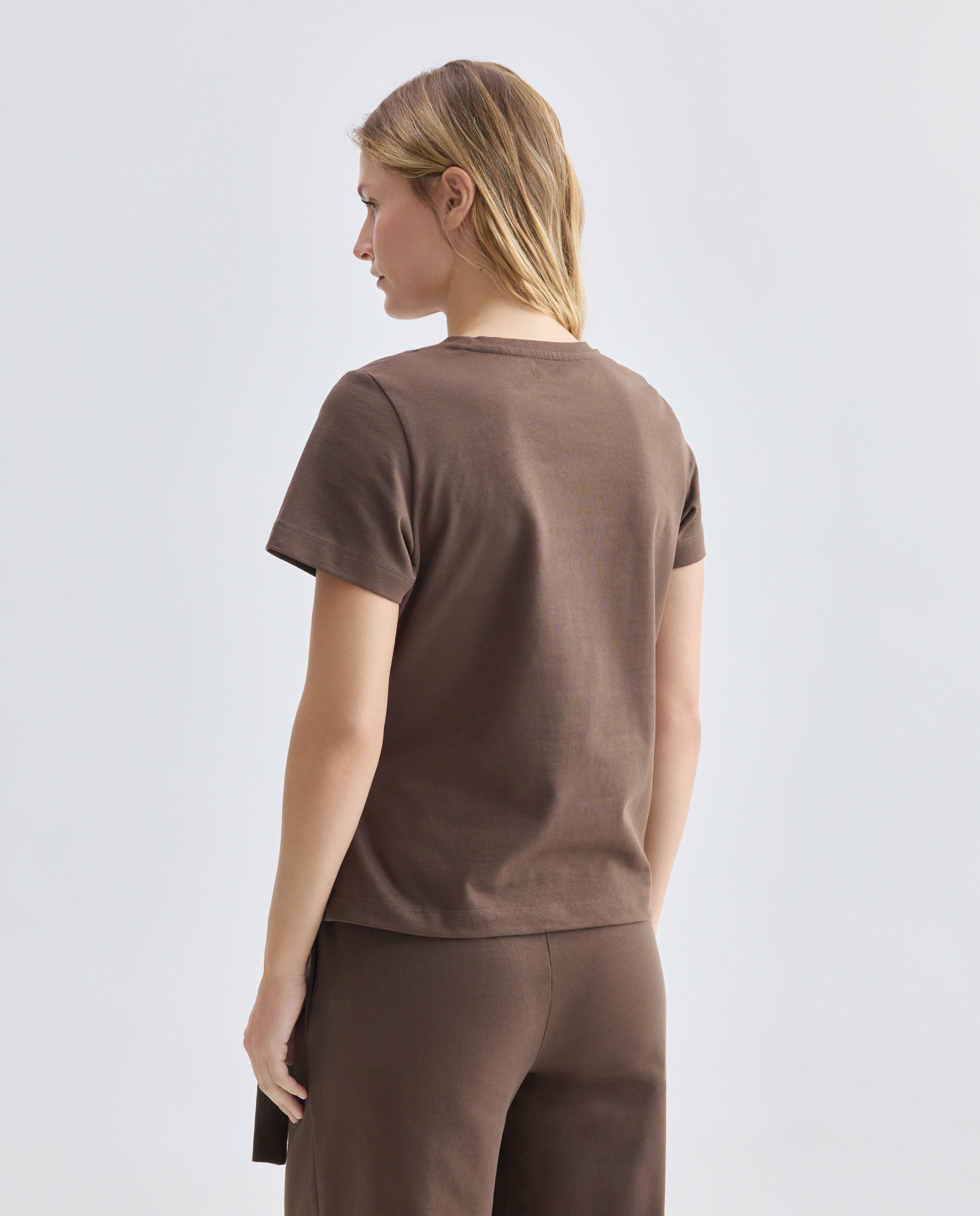 Camiseta de mujer cuello caja nudo lateral Marrón-3