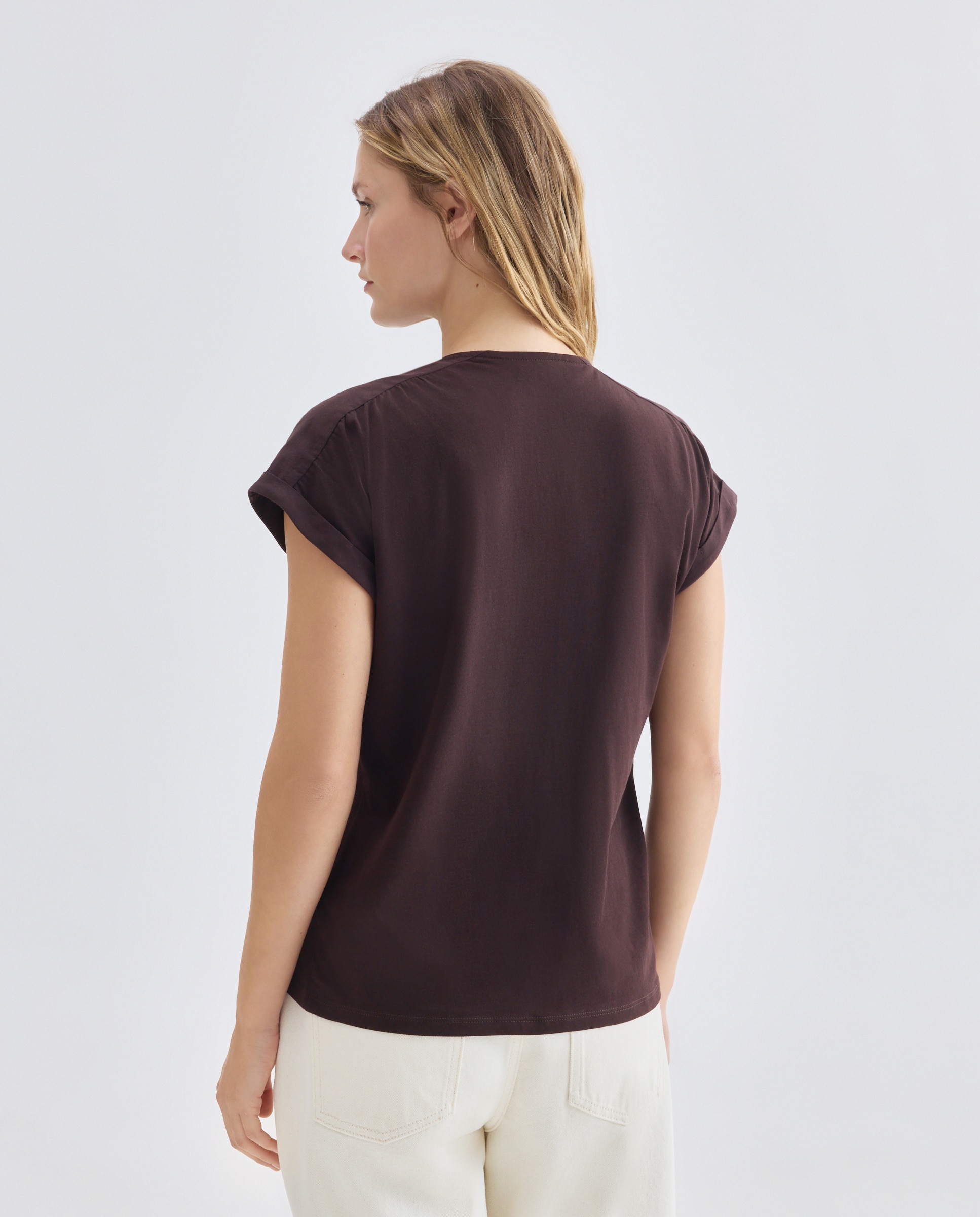 Camiseta abotonada de mujer cuello caja combinada Chocolate-3