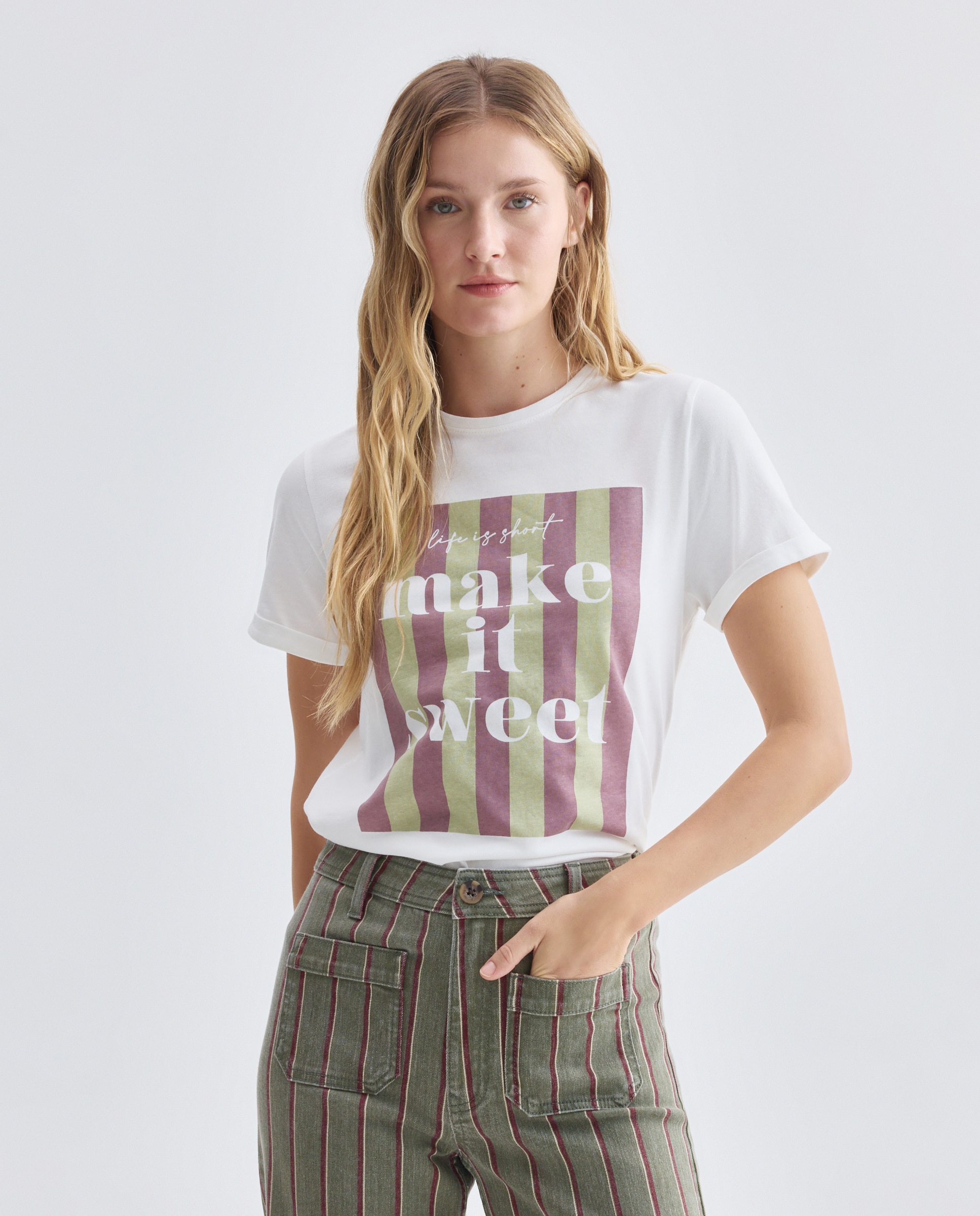Imagen 0 de Camiseta estampada de mujer cuello caja