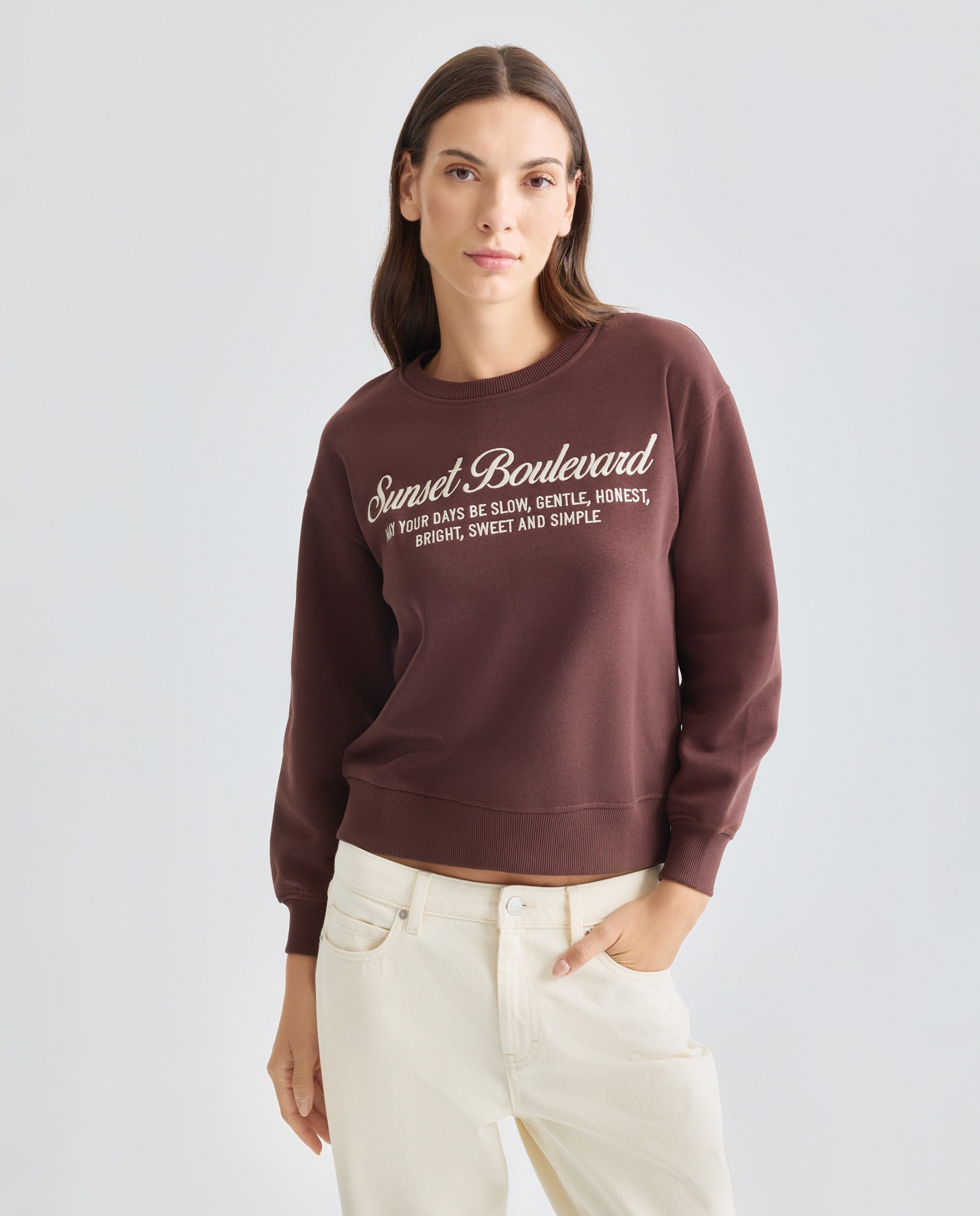 Imagen 0 de Sudadera de mujer cuello caja y texto bordado