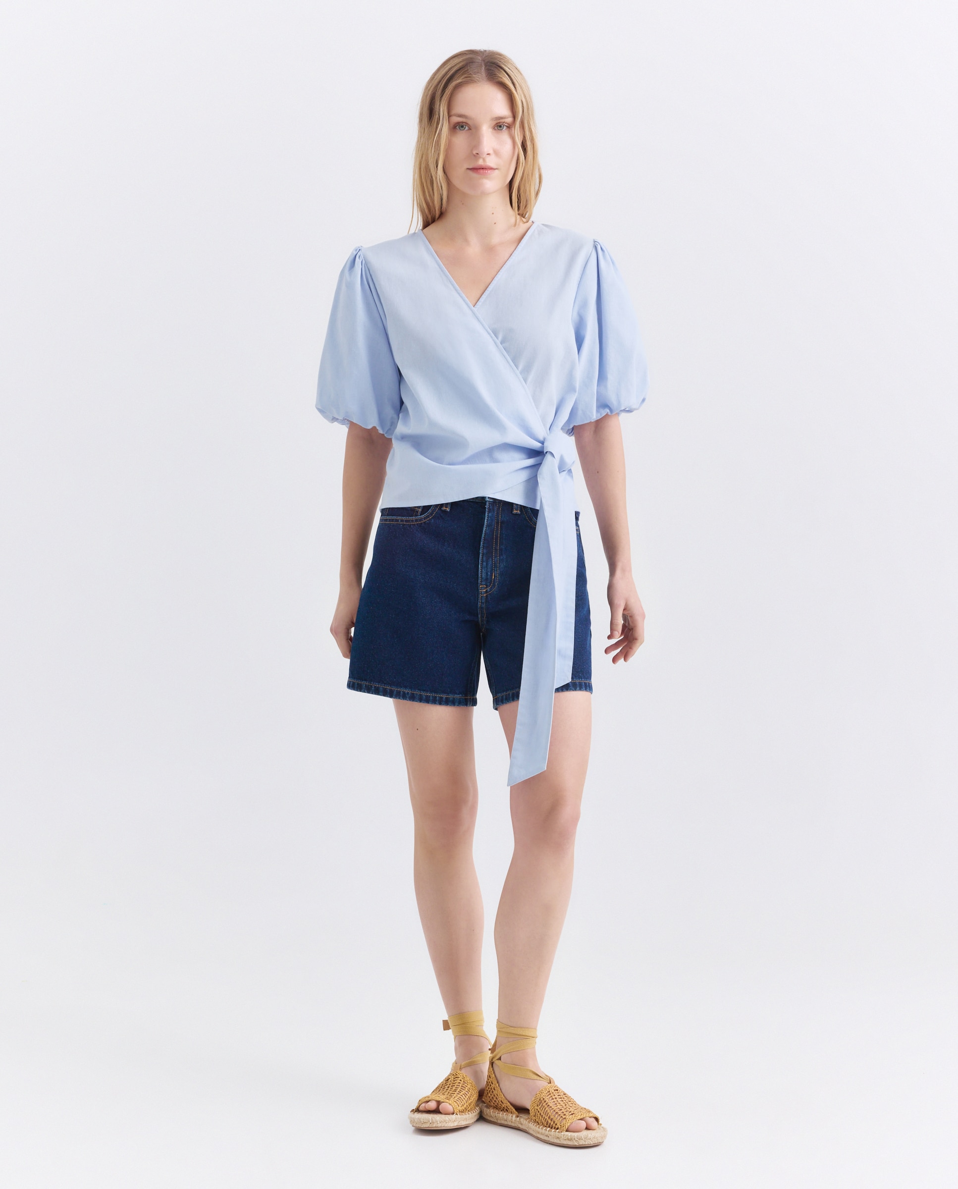Imagen 0 de Blusa de mujer cruzada con manga abullonada