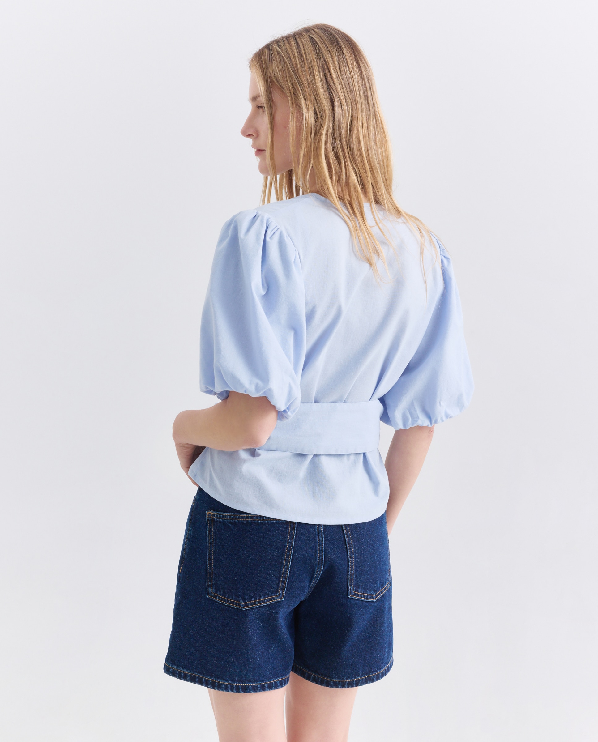 Blusa de mujer cruzada con manga abullonada 400 Azul-3