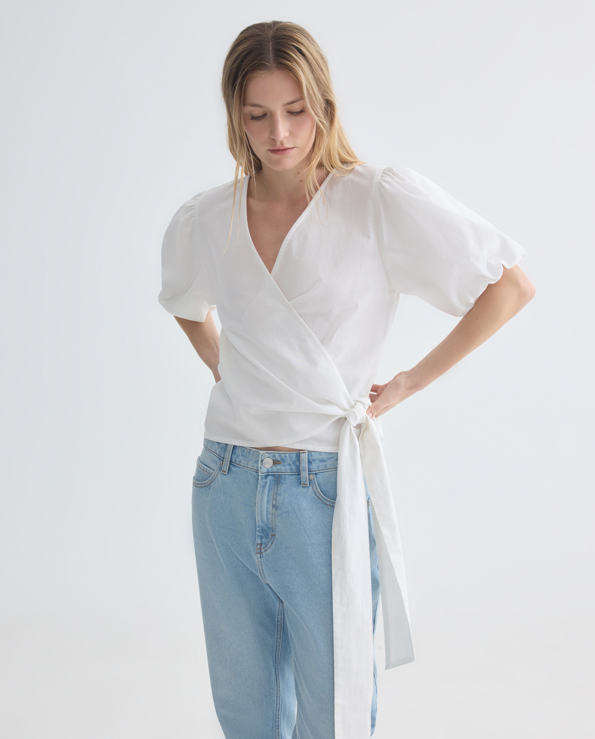 Imagen 0 de Blusa de mujer cruzada con manga abullonada
