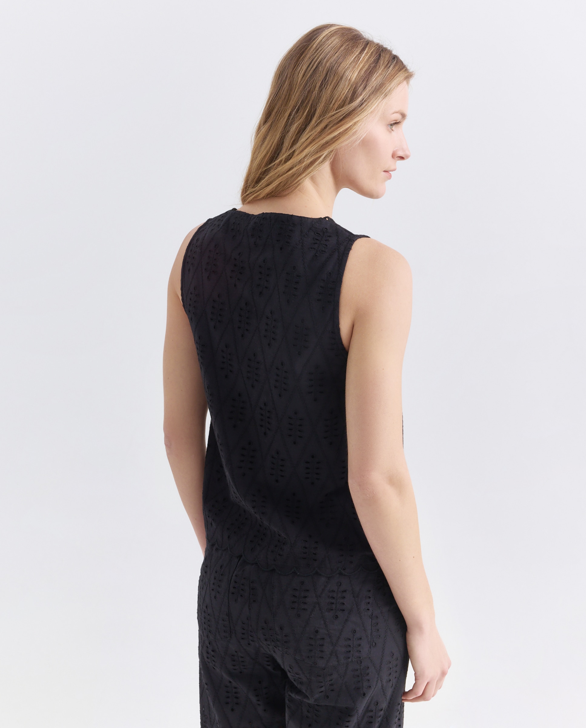 Blusa de mujer bordada con lazadas total look Negro-3