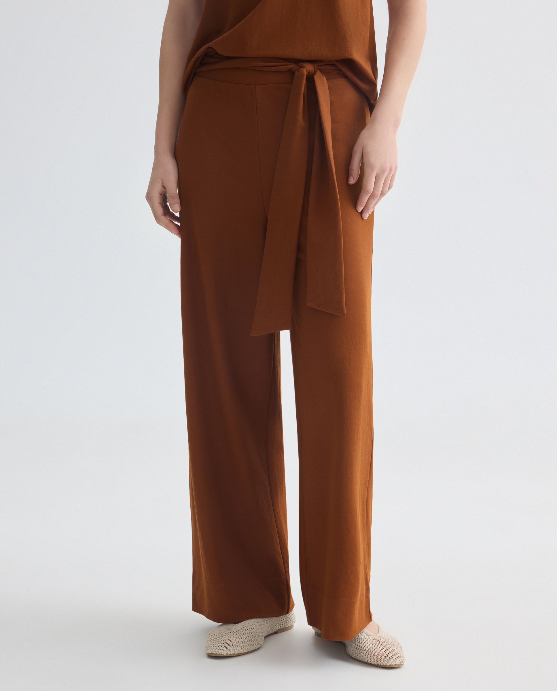 Pantalón de mujer ancho con lazada Toffee-2