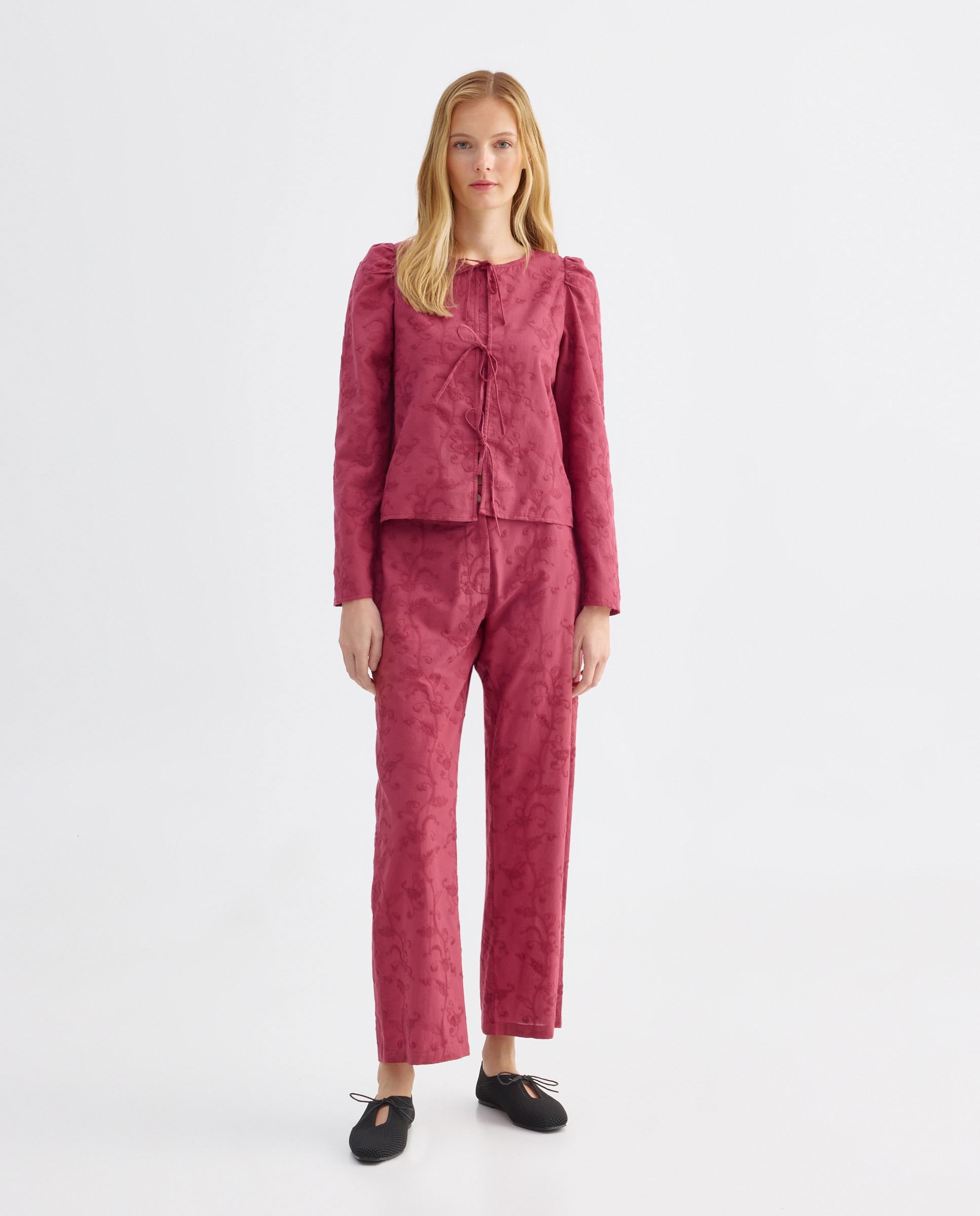 Imagen 0 de Pantalón de mujer bordado total look