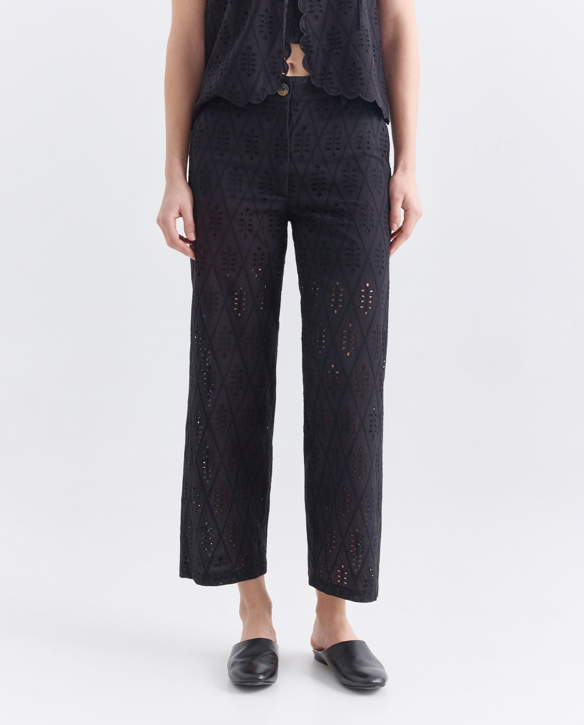 Pantalón de mujer bordado total look Negro-2