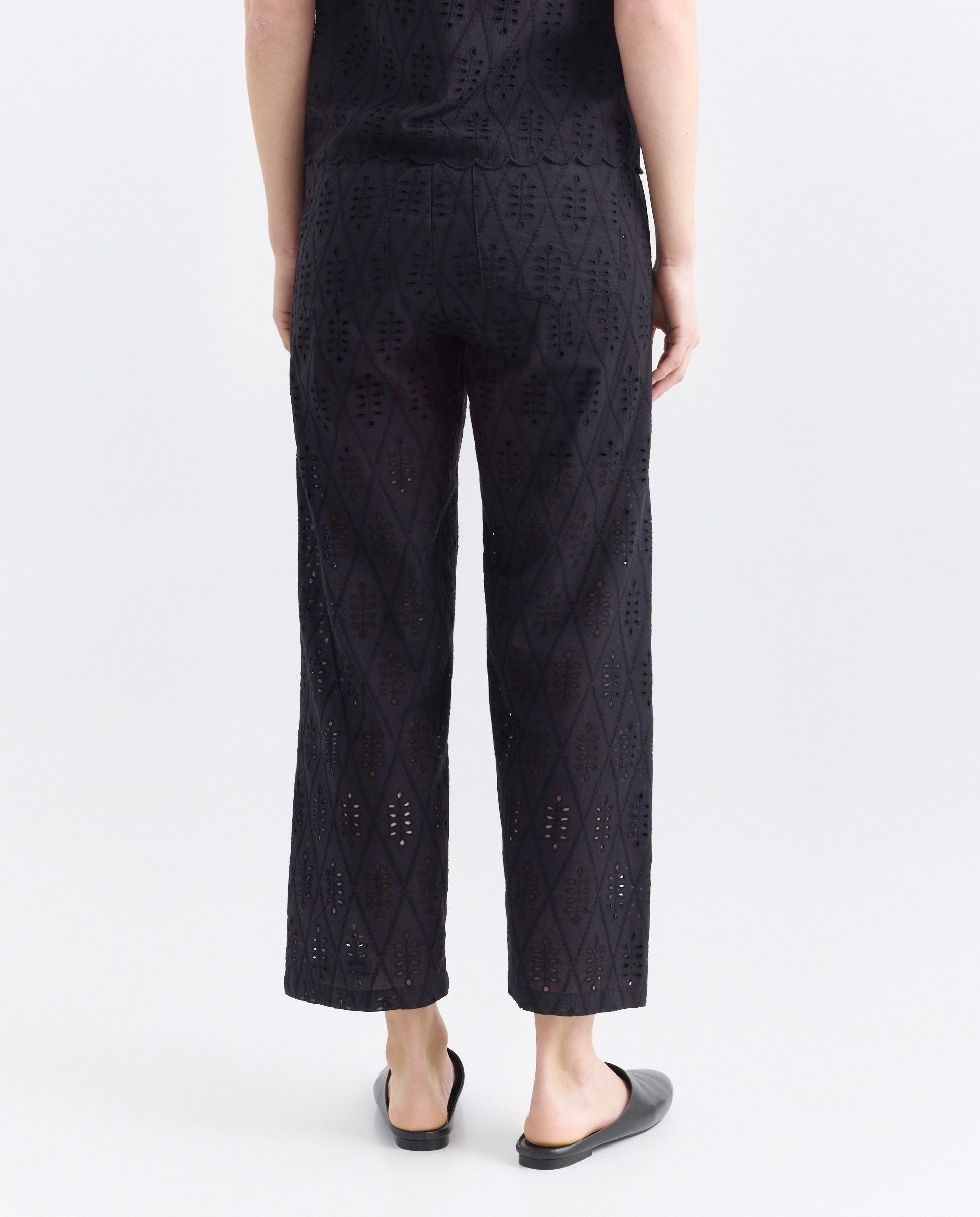 Pantalón de mujer bordado total look Negro-3
