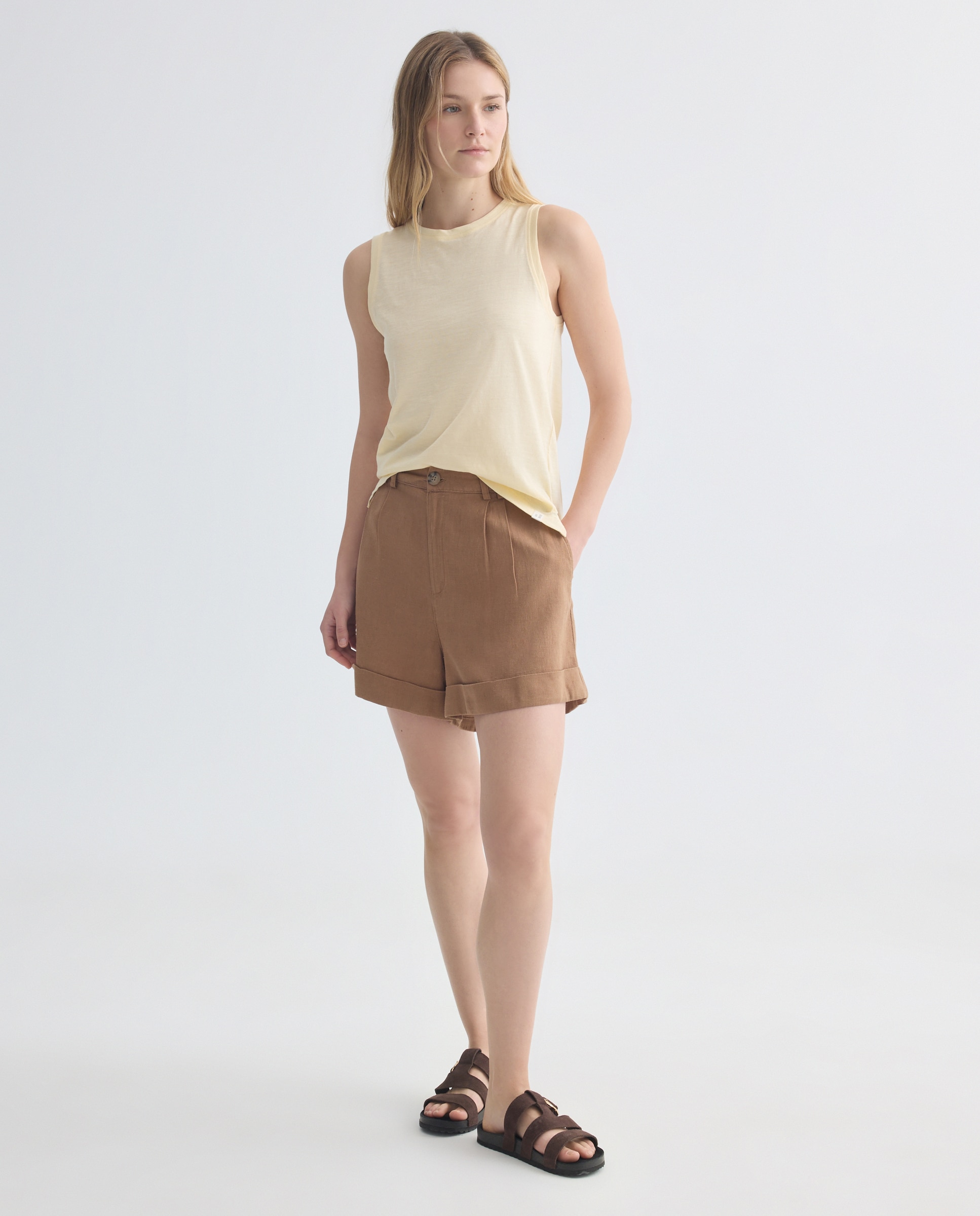 Bermuda de mujer pinzas con lino Chocolate-1