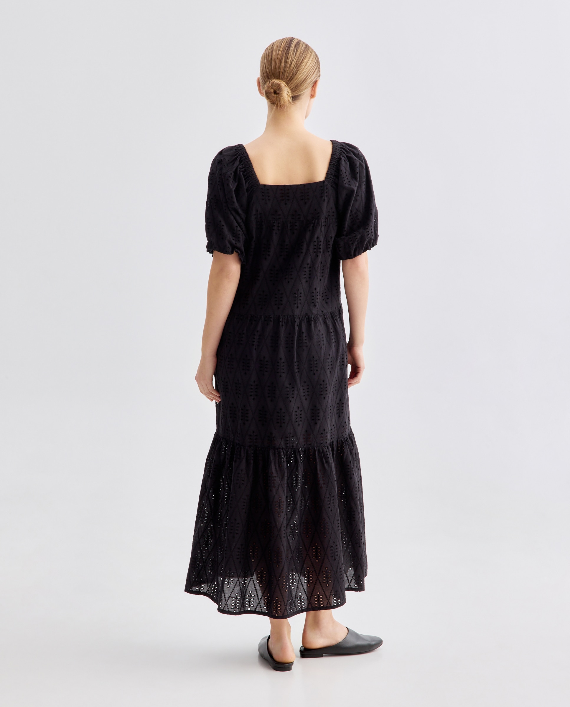 Vestido bordado de mujer con escote cuadrado Negro-3