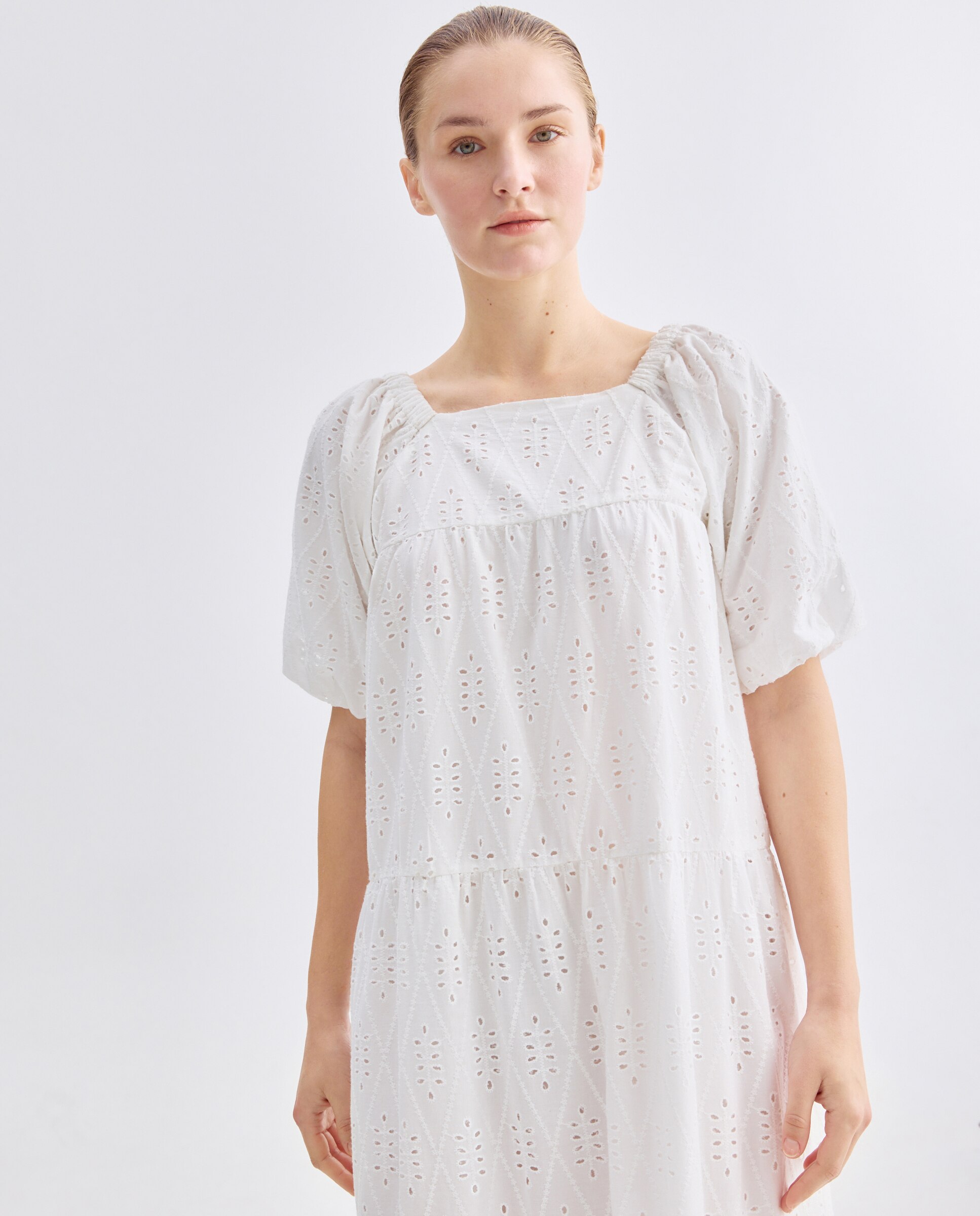 Vestido de mujer bordado con escote cuadrado Blanco roto-2