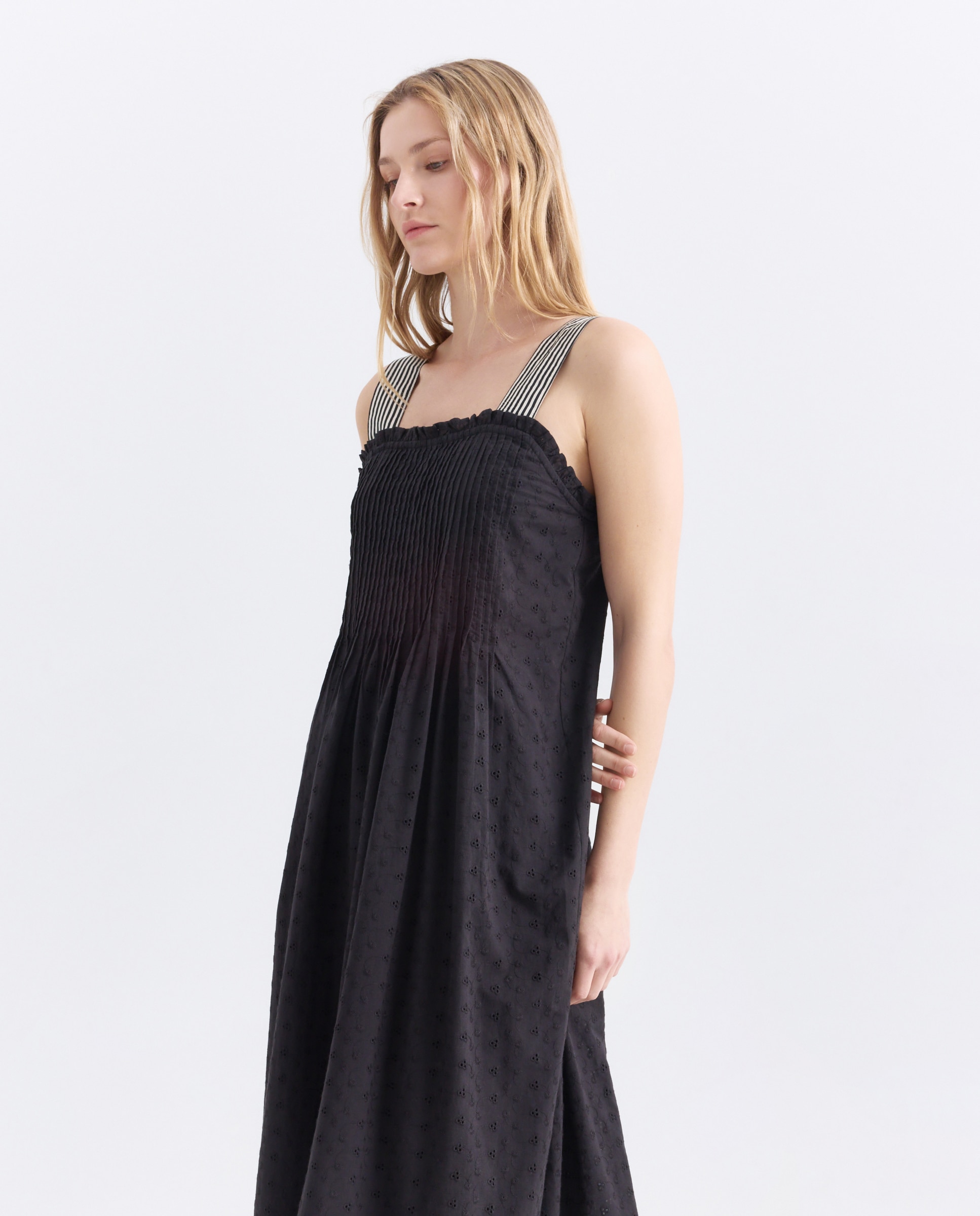 Vestido de mujer bordado con tirantes a contraste Negro-2