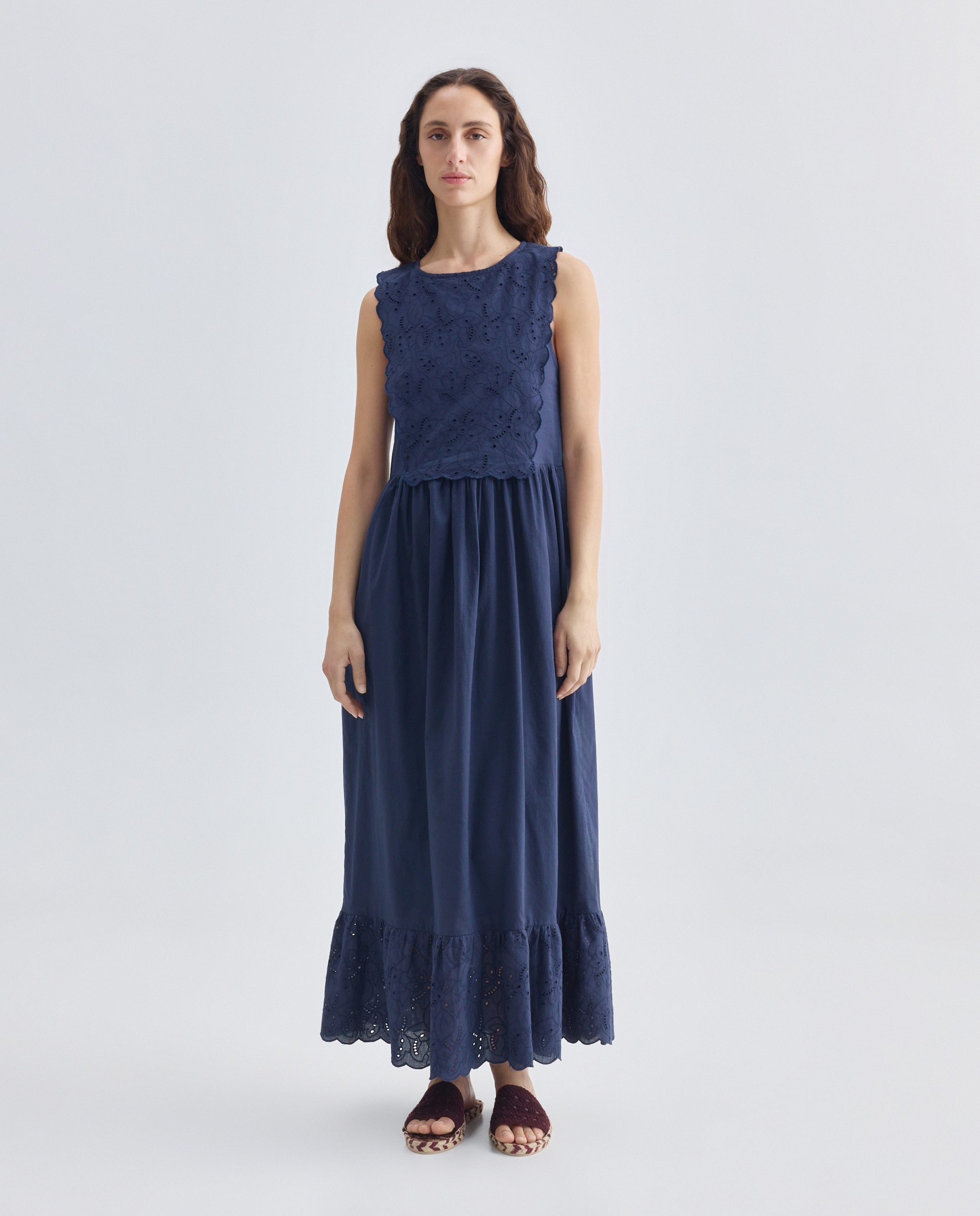 Imagen 0 de Vestido de mujer pechera bordada